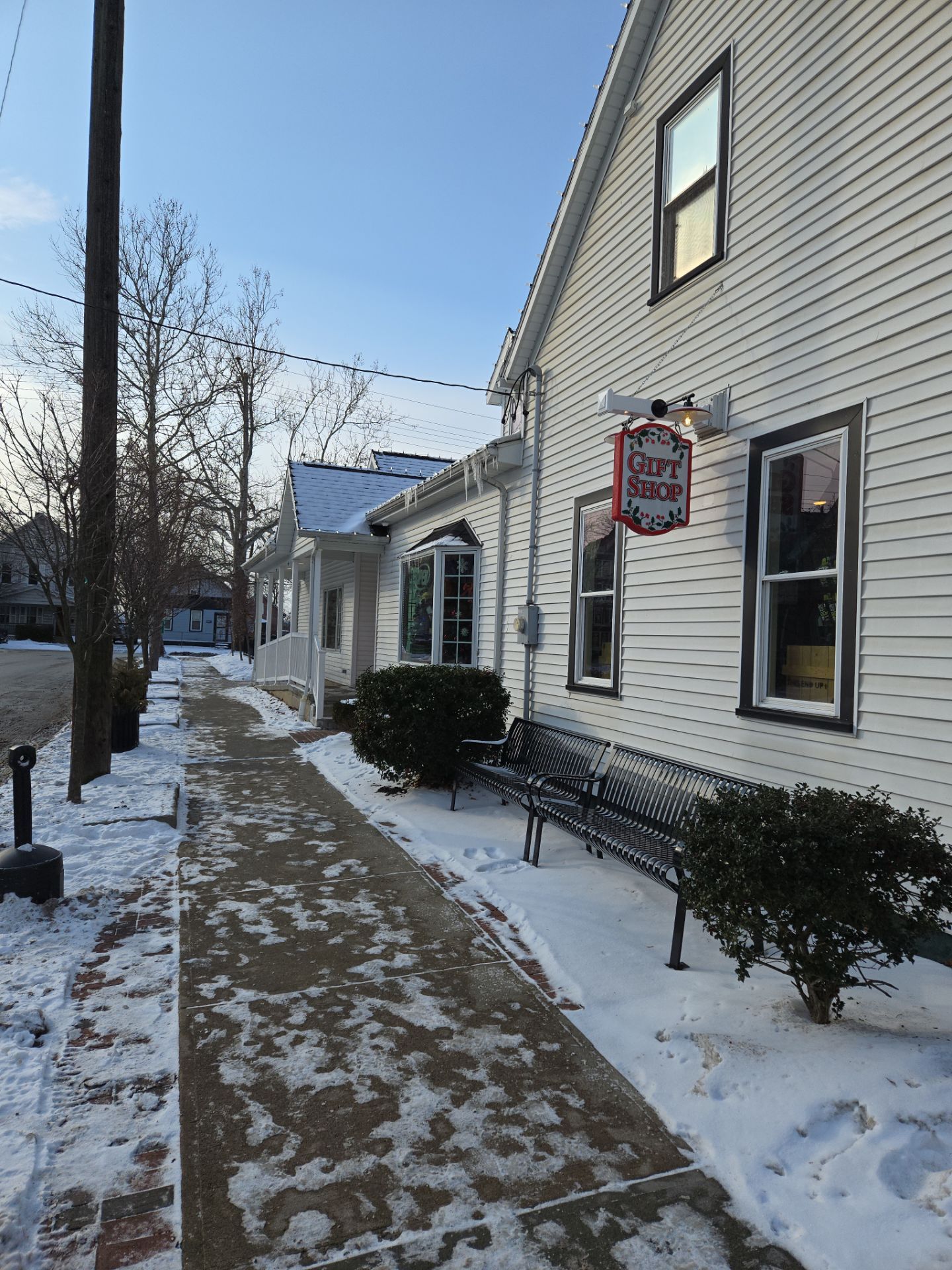 Gutter Repair using 5" Aluminum Gutters by 3 Daughters Construction 