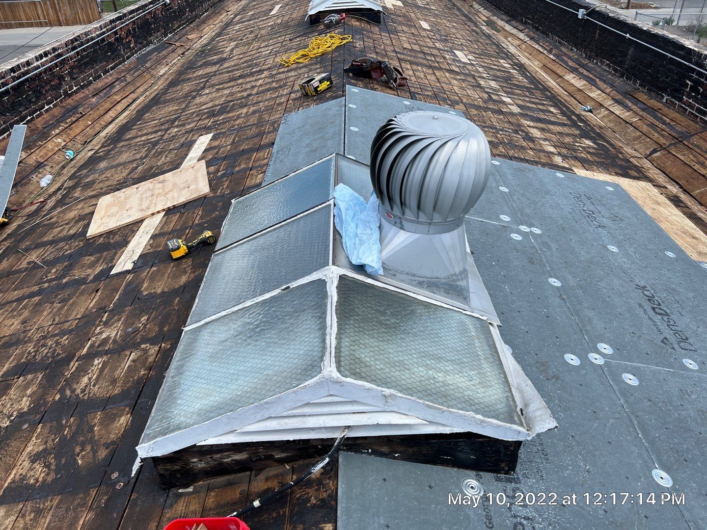 Commercial Roofing Installation using Conklin BenchPly system with PUMA top coat (imbedded fabric system) by Straight Edge Roofing Inc