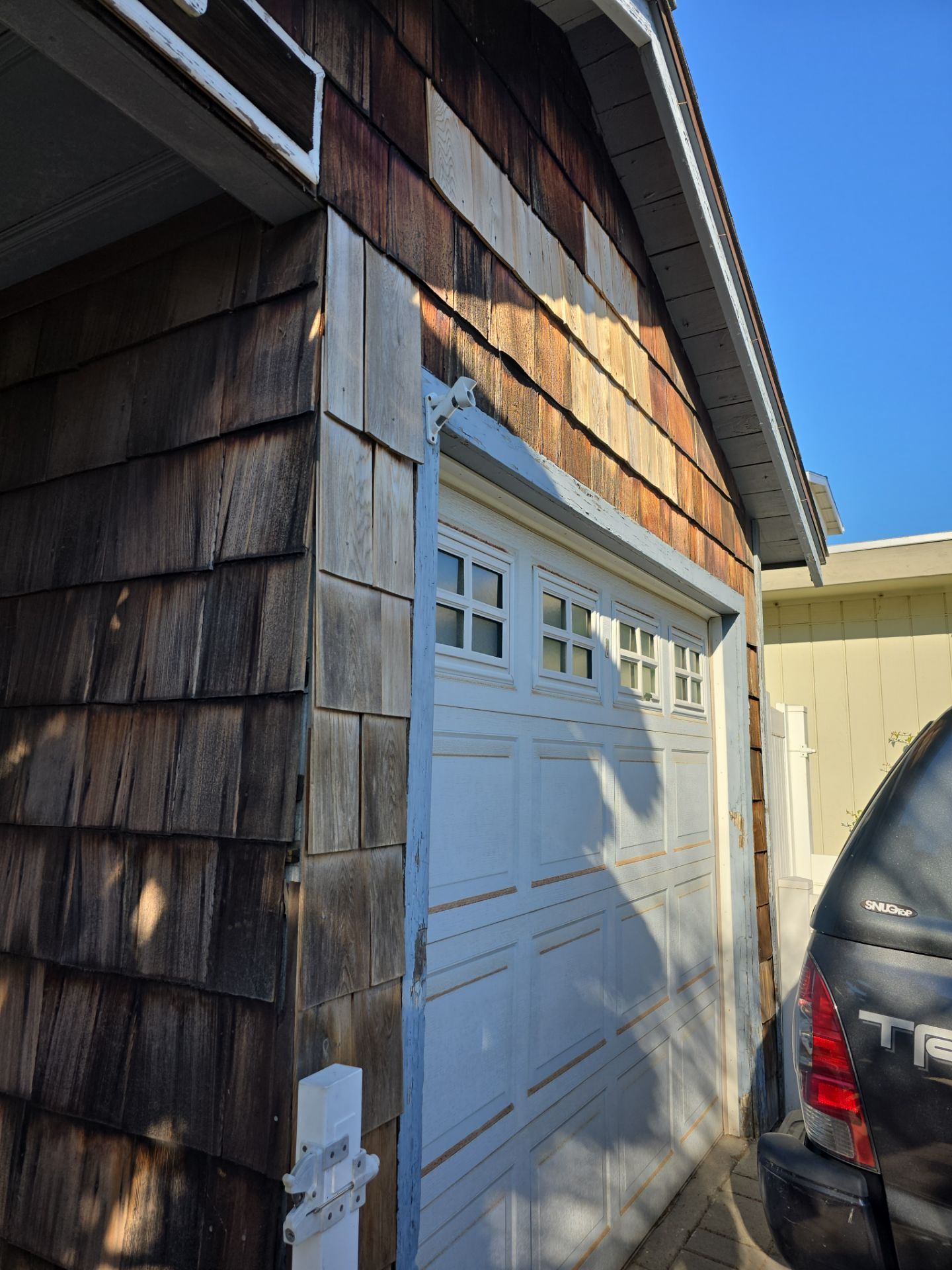 Pre-finish shingles by New Era Siding Inc 