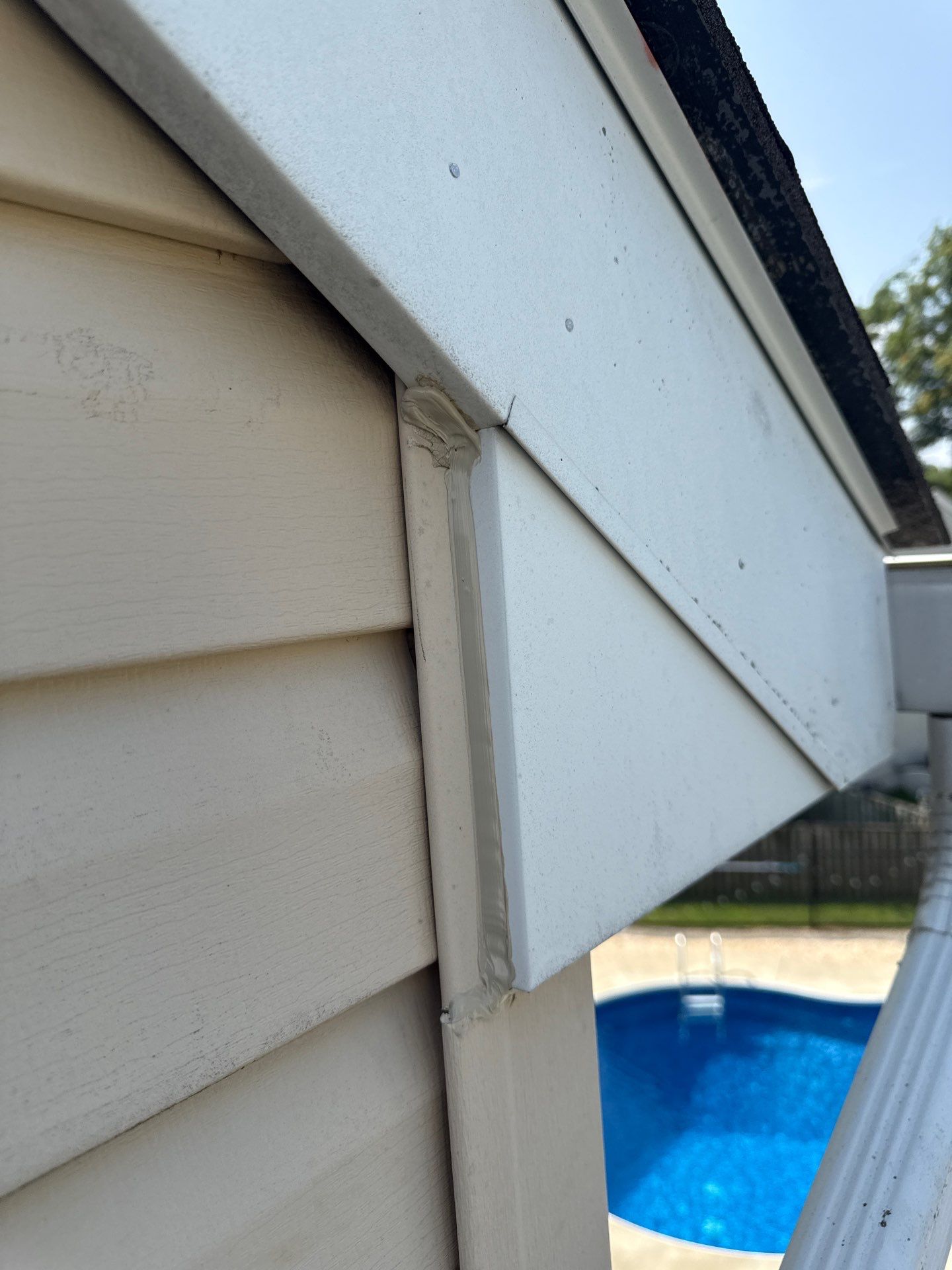Vinyl Siding and Roof Flashing Repair in Thurmont, Maryland by Frederick Roof Repair