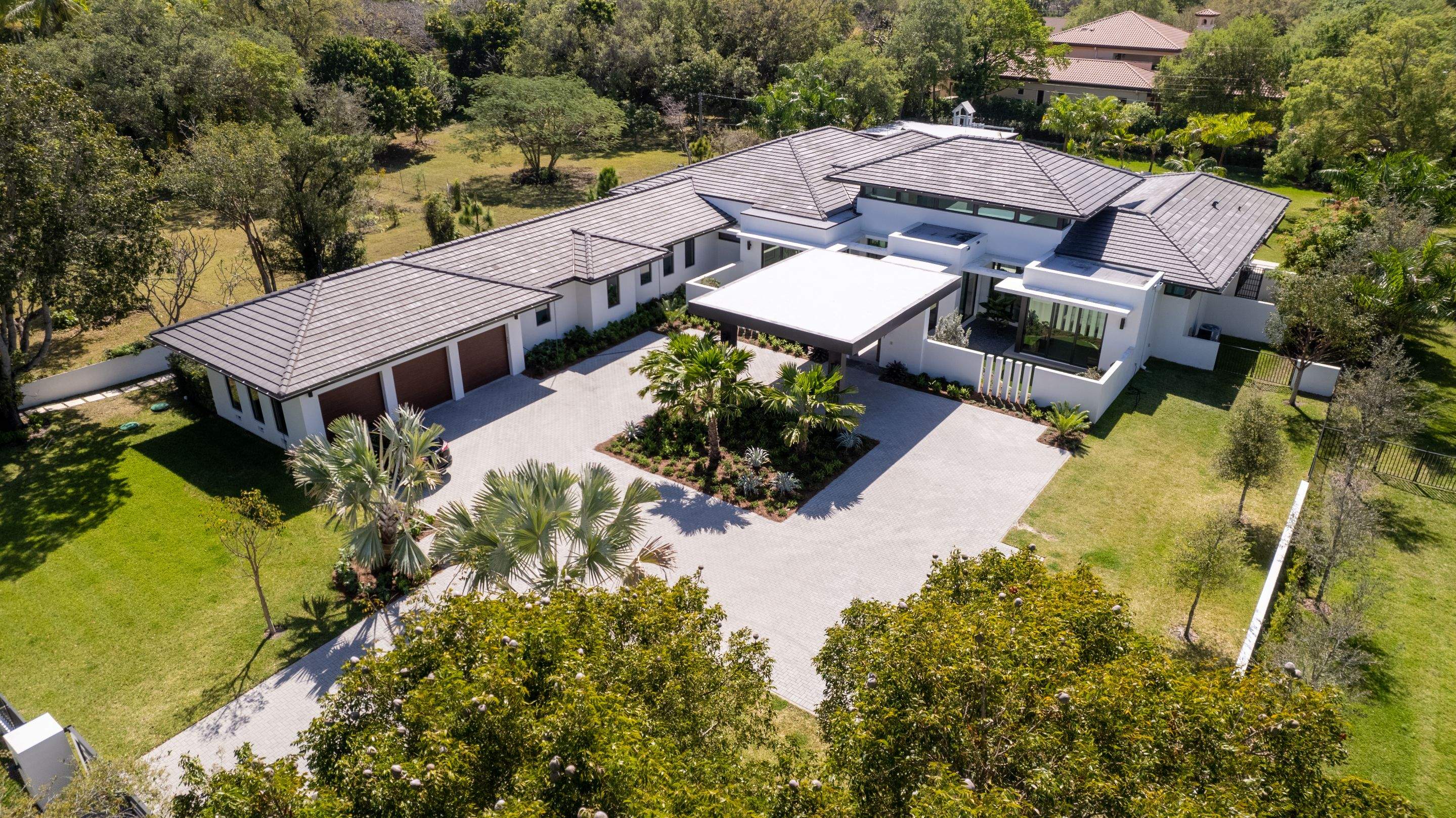 Crown Windsor Slate - Charcoal Black by Istueta Roofing