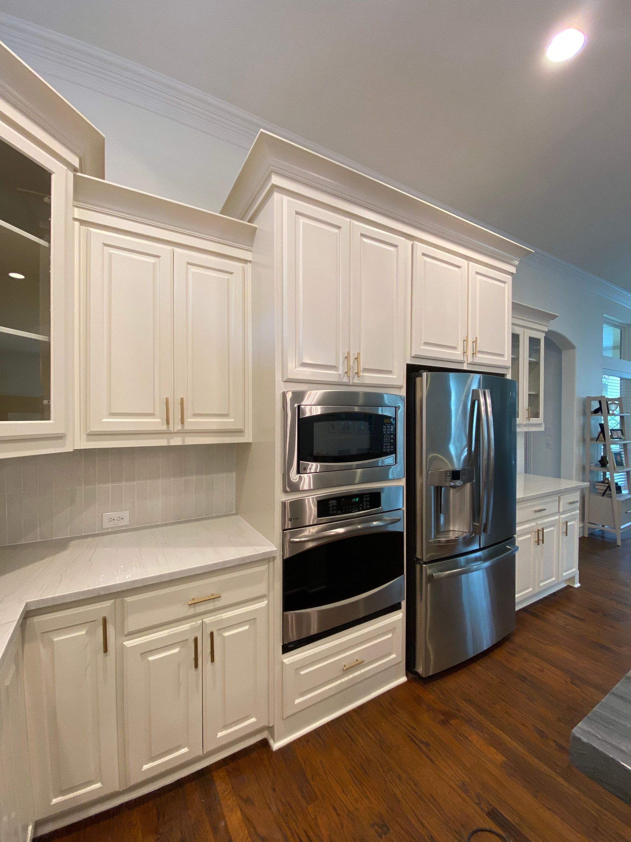 Kitchen Remodel using Quartzite by SLM General Contractors & Roofing