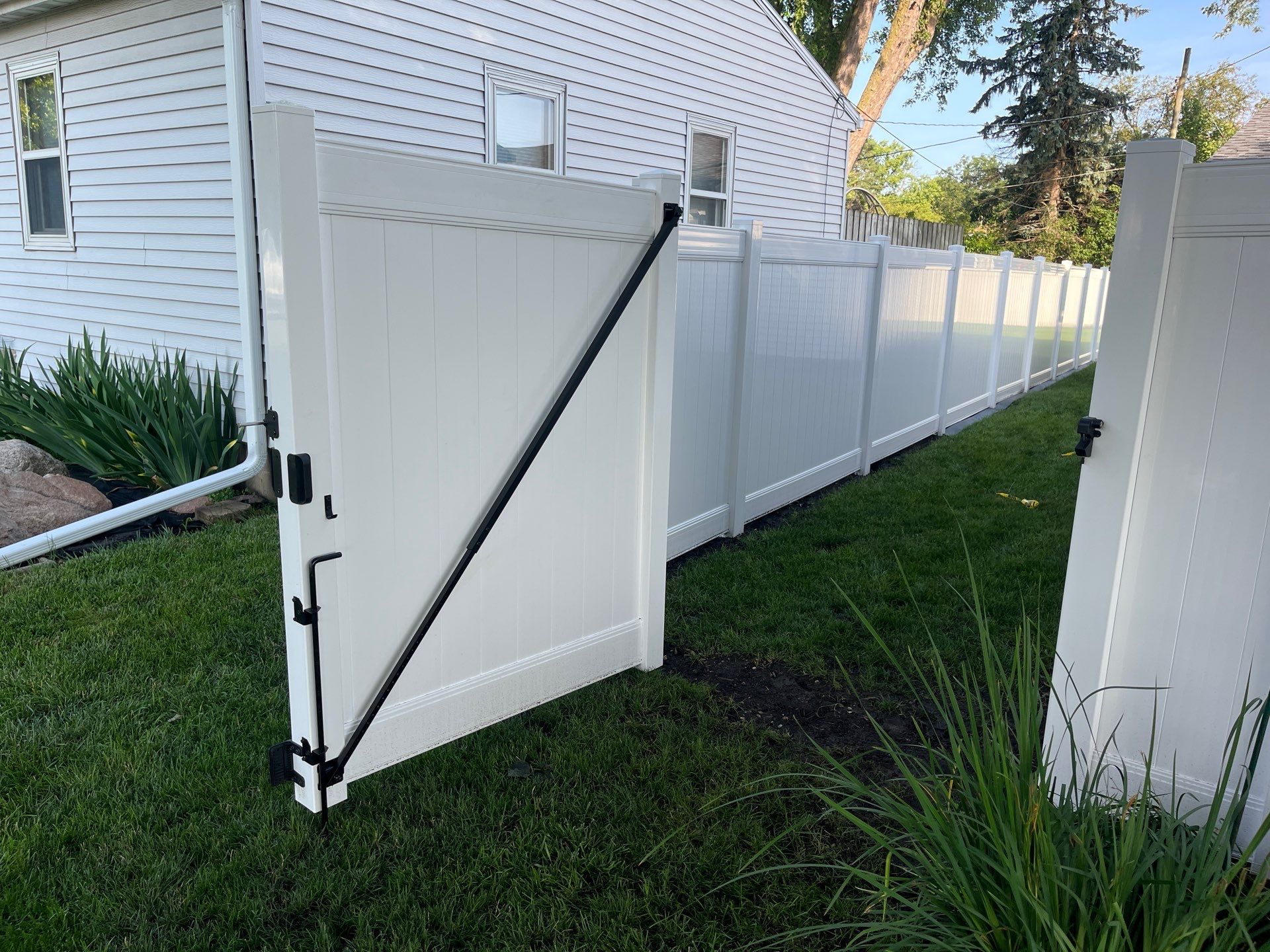 White Vinyl Privacy and Picket Fence Installation in Waterloo by Perfect Picket Fence and Stain