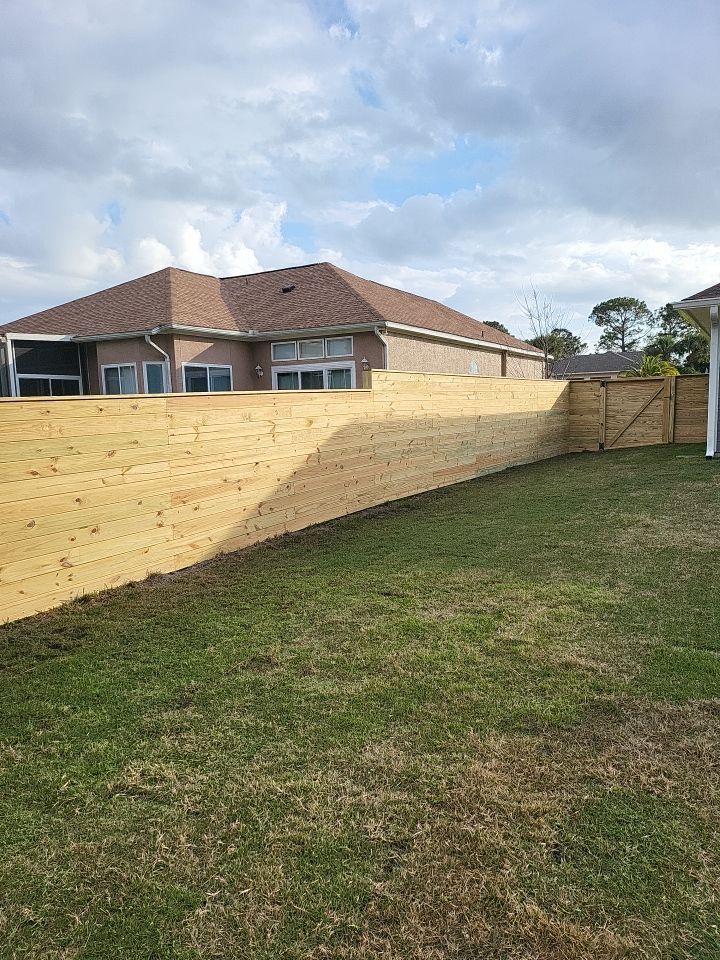 You can never go wrong with Horizontal by Hip Square Fence Inc.