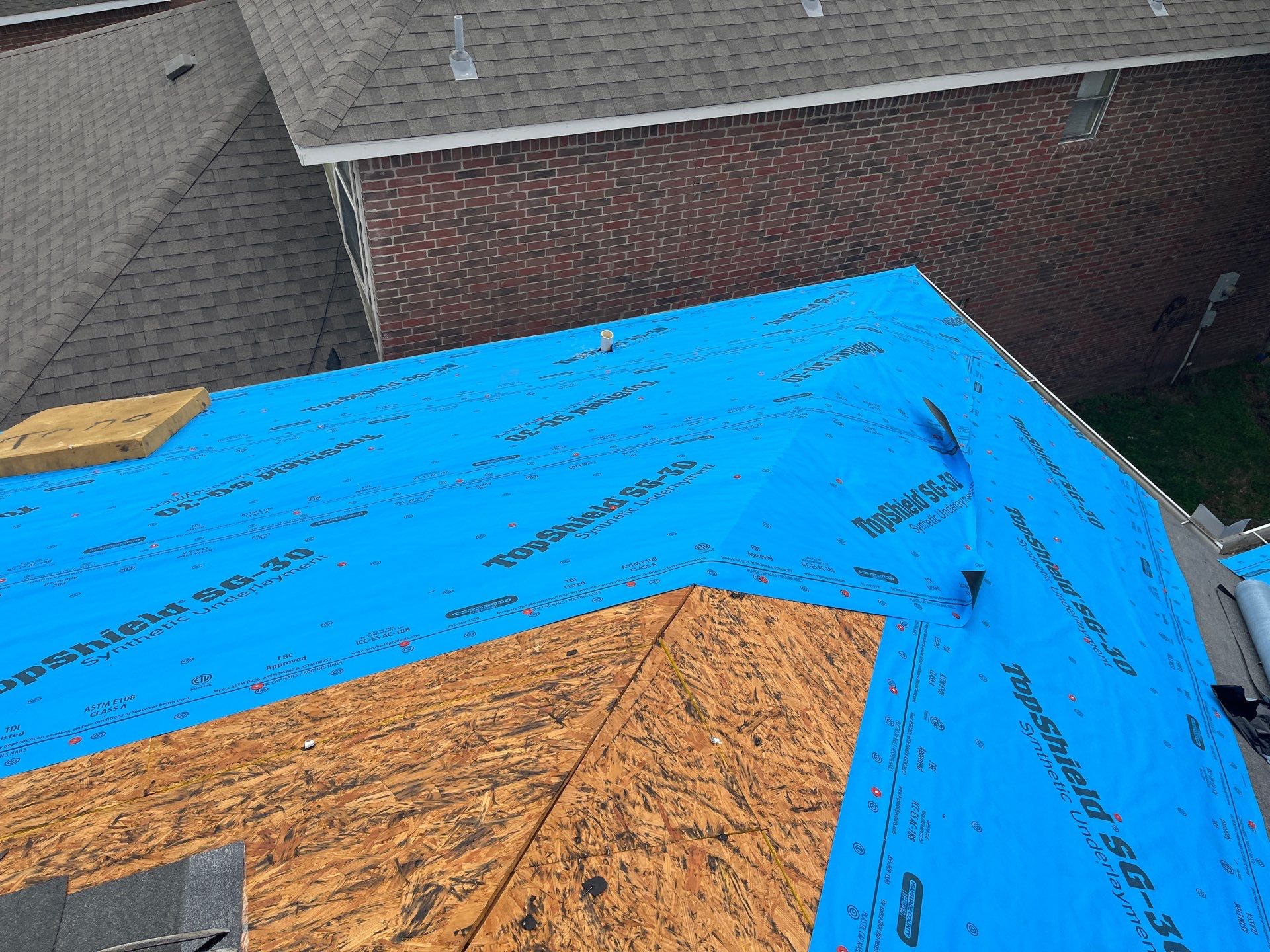 Residential Roofing Installation using Owen's Corning Duration (Lifetime) Shingles by Roof Repair Company