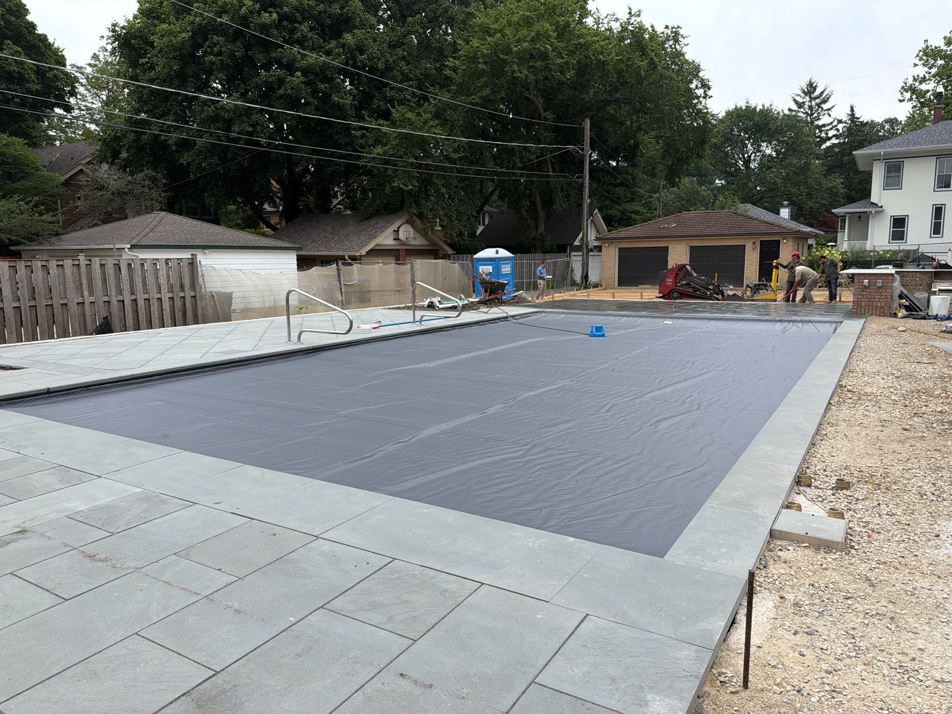 Platino Pool with Center Spa by North Shore Pool & Spa