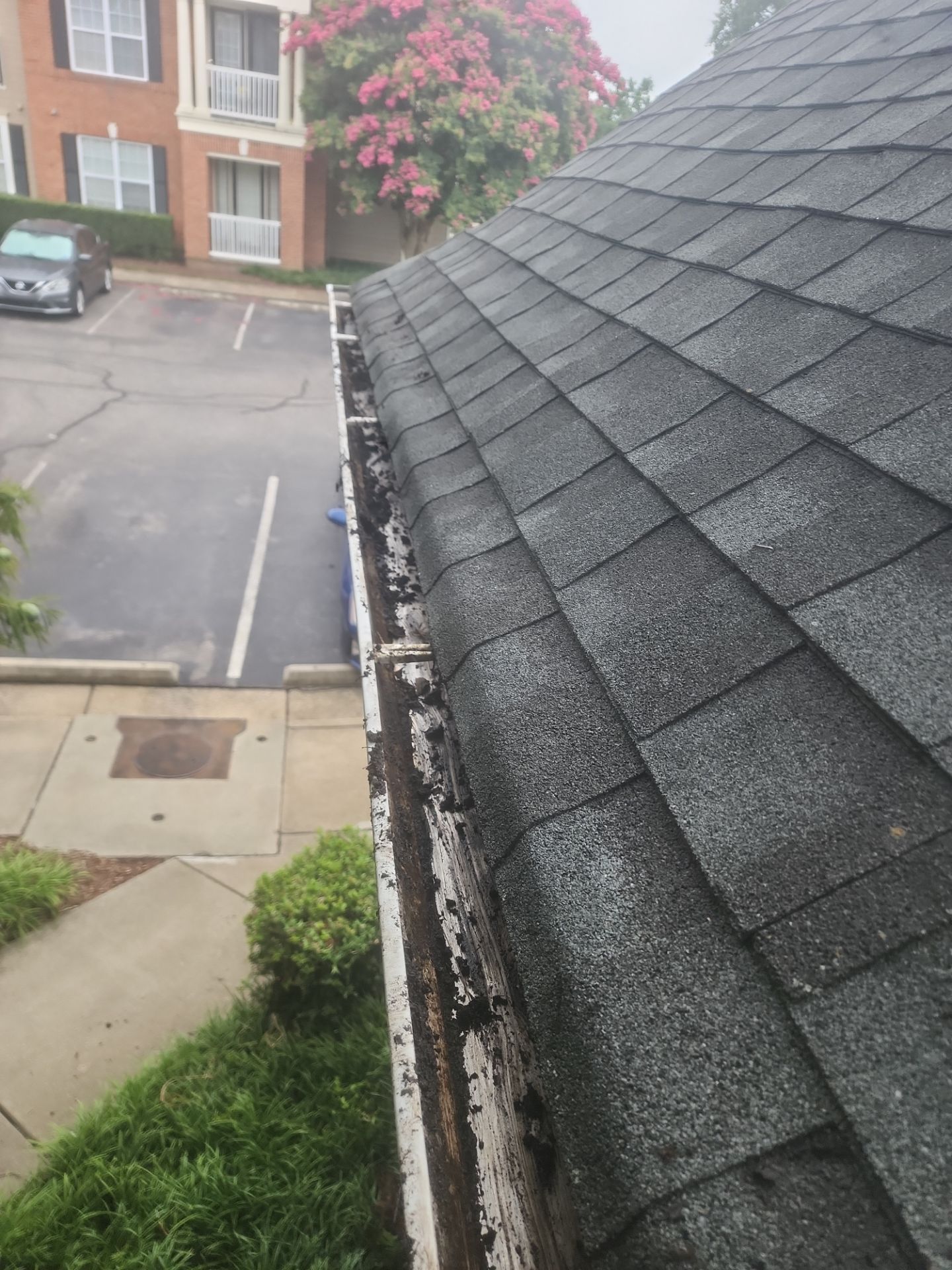Commercial gutter cleaning Norfolk, VA after photo with clean gutters