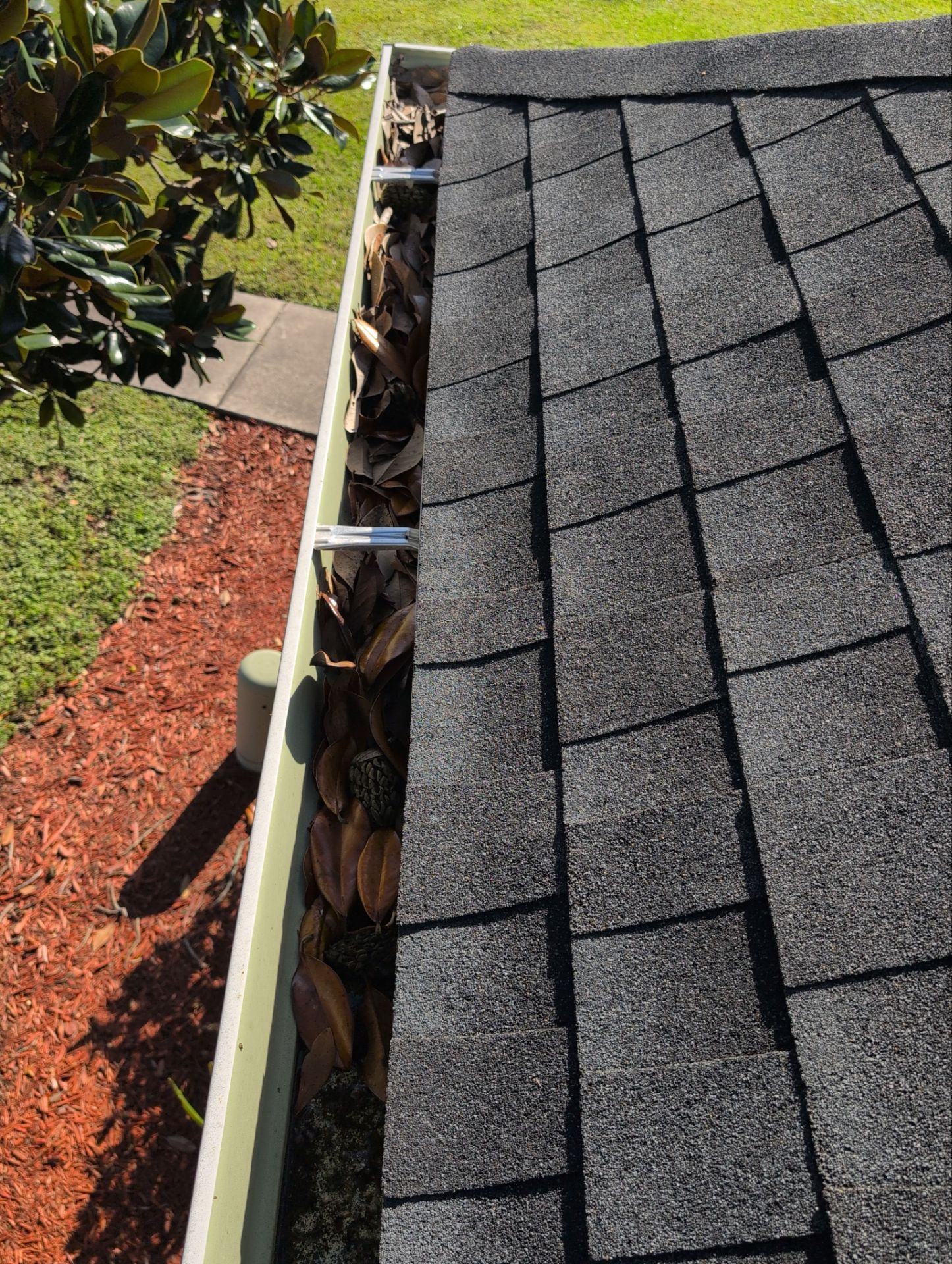 Commercial gutter cleaning Georgia before photo with filled gutters