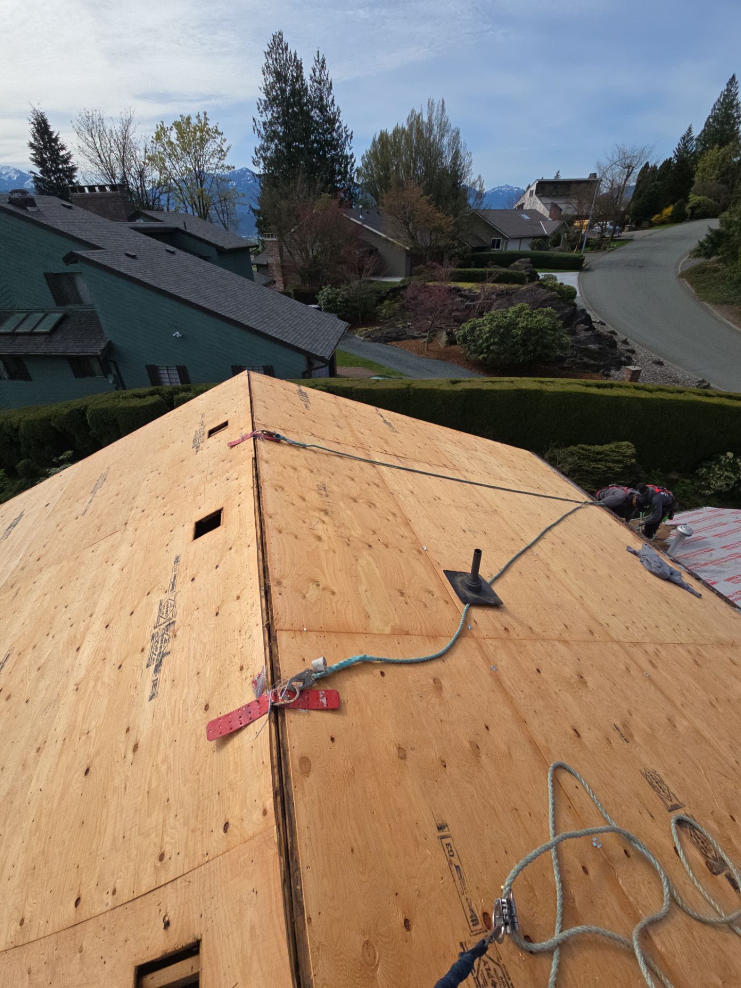 Residential Re-Roof using Timberline HDZ Barkwood by Top Notch Roofing Inc