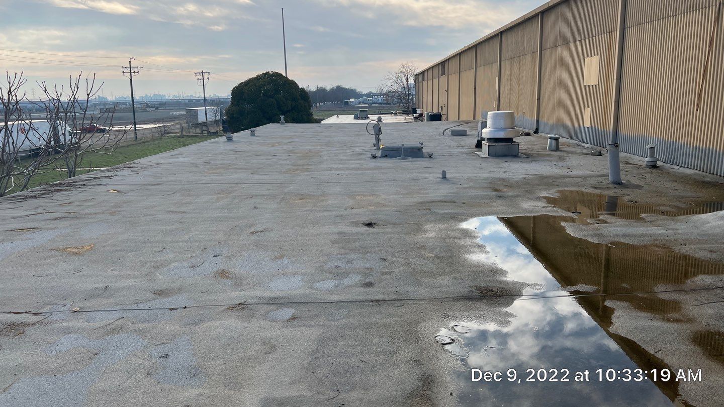 TPO single-ply roofing system using GAF by Straight Edge Roofing Inc