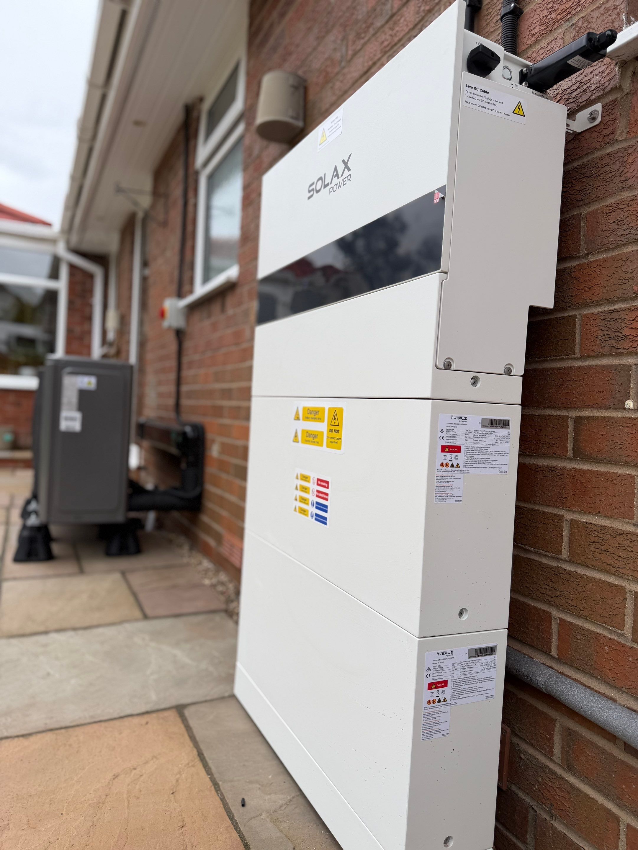 π Going fully renewable β heat pump, solar PV and battery storage working together by Elite Services Group Ltd