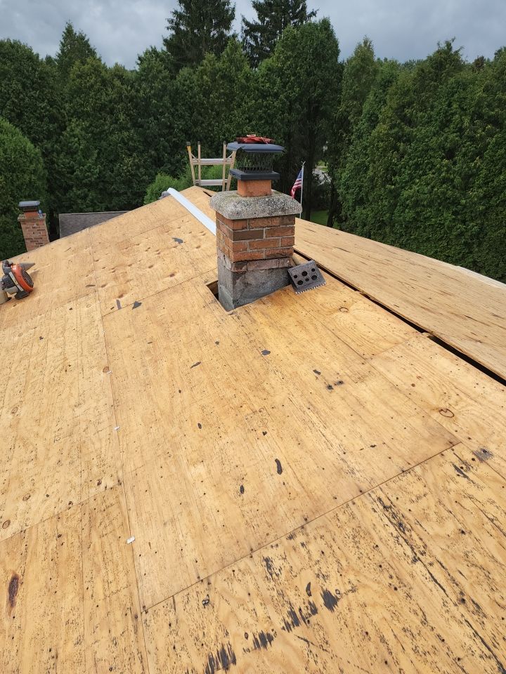 Residential Roof Replacement with GAF Shingles in Sheboygan Falls, WI by Gellings Roofing & Siding