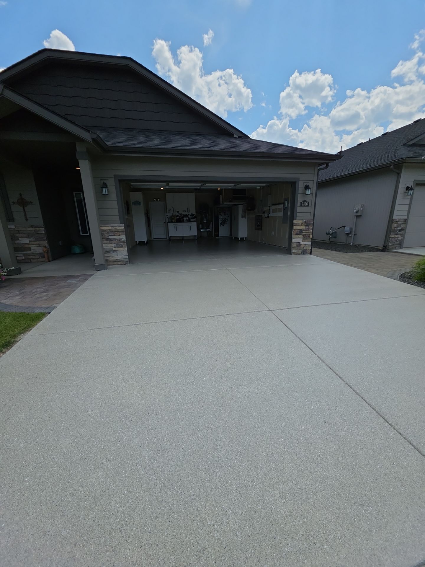 Driveway in Quartzite Hybrid by Croc Coatings, LLC