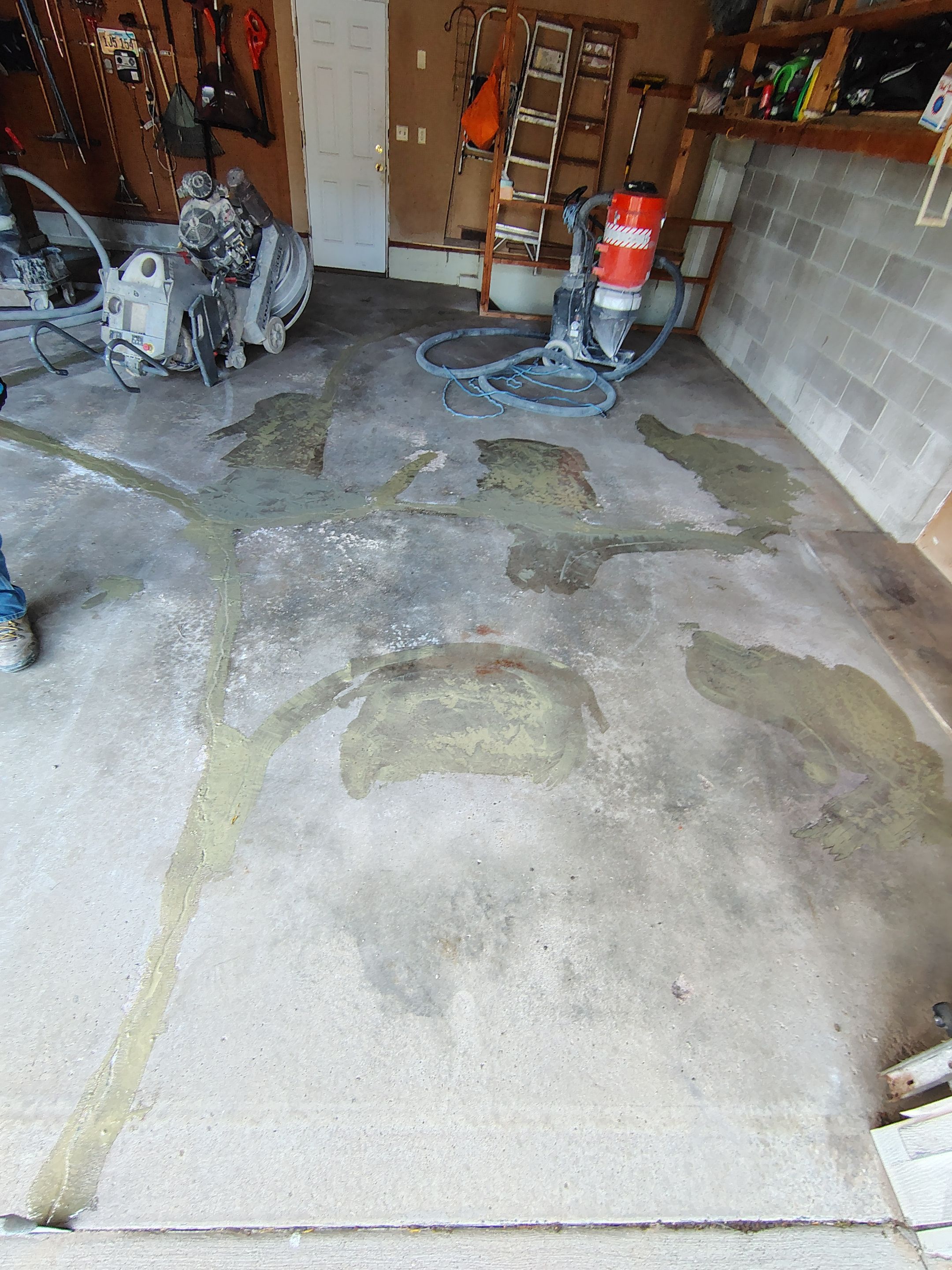 Sioux Falls Garage Epoxy Floor Installation and Concrete Crack Repair by Select Painting, Coatings & Garage Cabinets