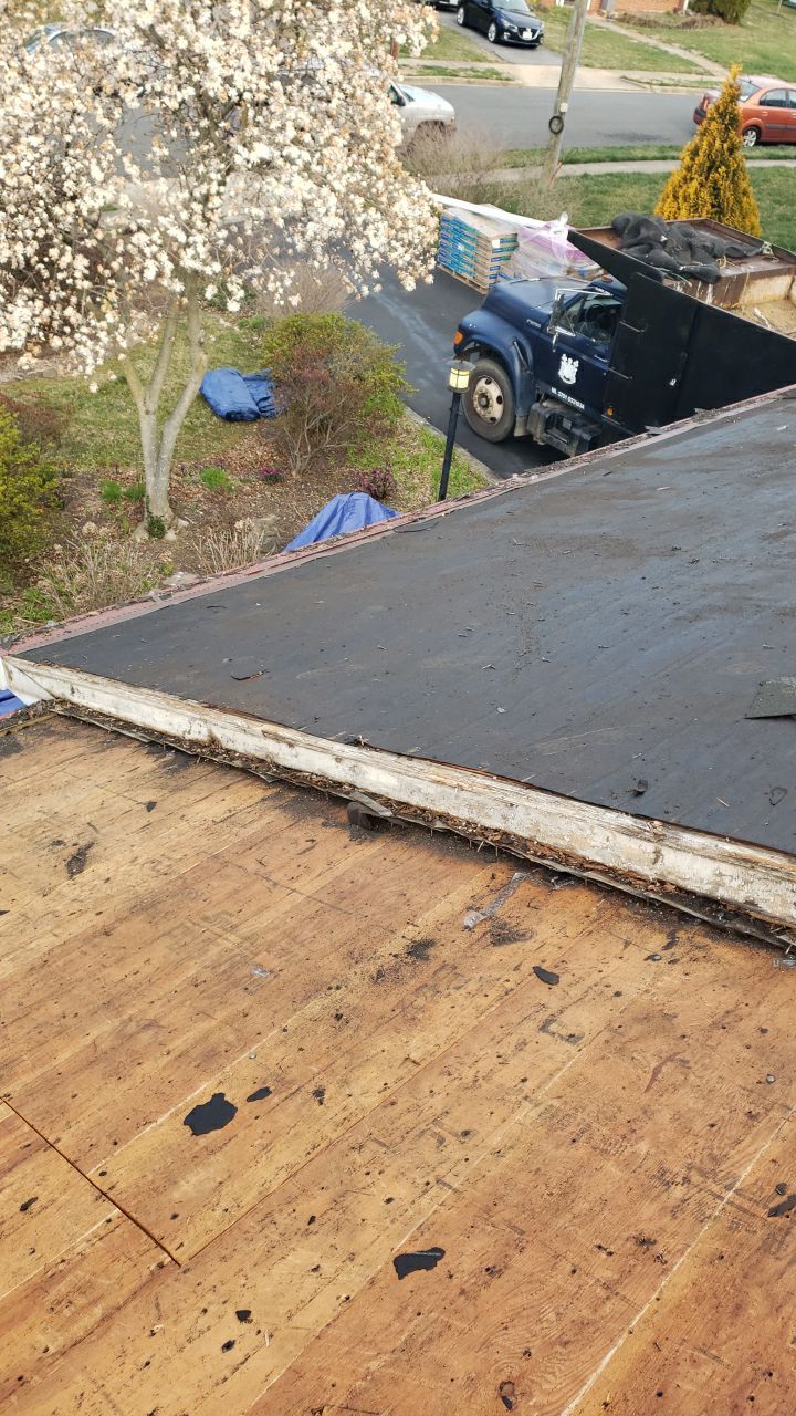 McLean: CertainTeed Landmark Designer Shingles in Charcoal Black by RM Banning, Inc.