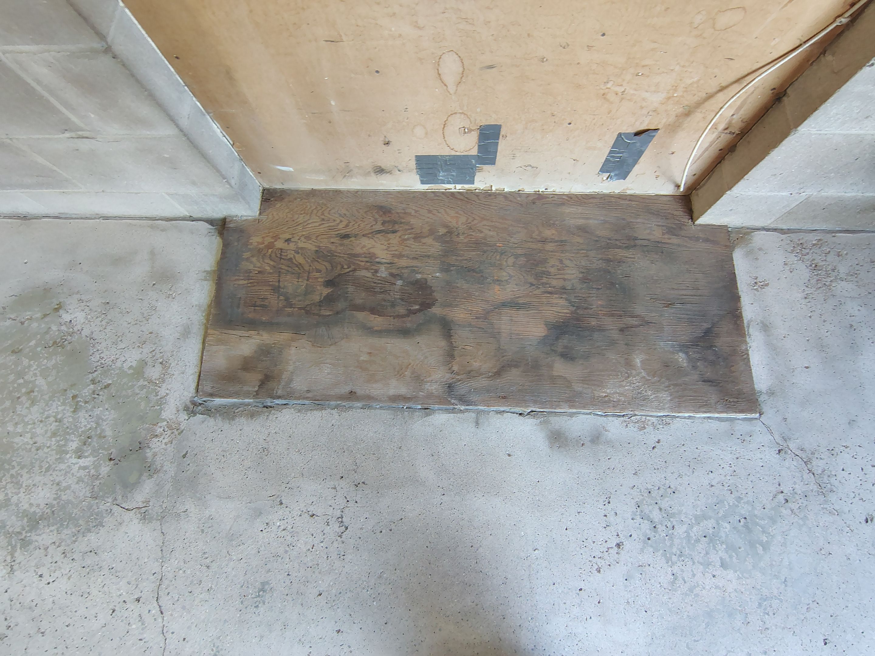 Sioux Falls Garage Epoxy Floor Installation and Concrete Crack Repair by Select Painting, Coatings & Garage Cabinets