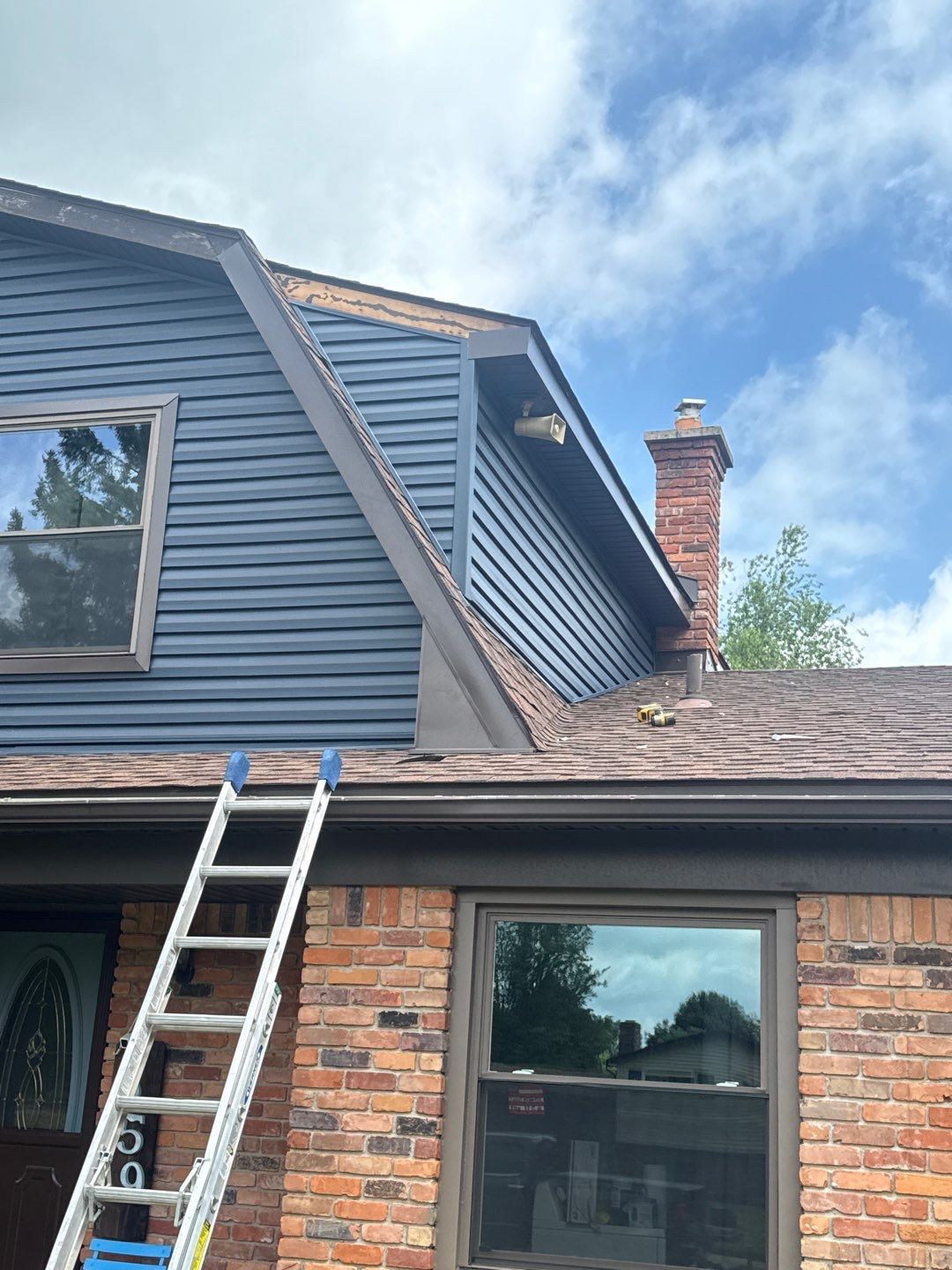 Siding Replacement using Alside Charter Oak D4.5" by 180 Contractors