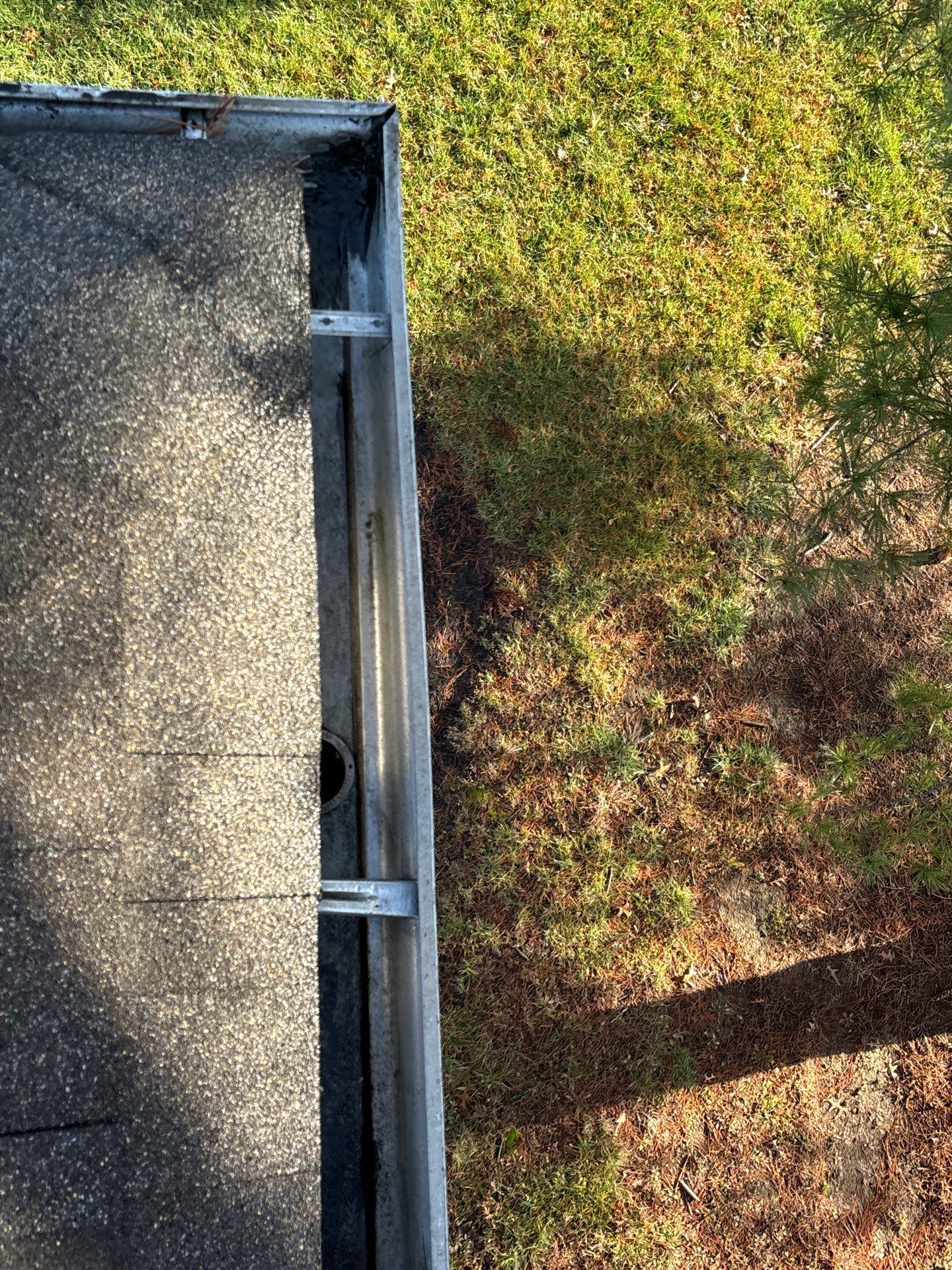 Commercial gutter cleaning Kentucky after photo with clean gutters