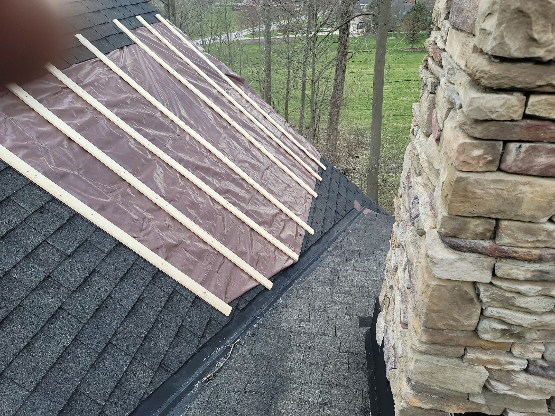 ATLAS PINNACLE HP W/SCOTCHGARD COLOR: WEATHERED WOOD by Eagle Eye Roofing