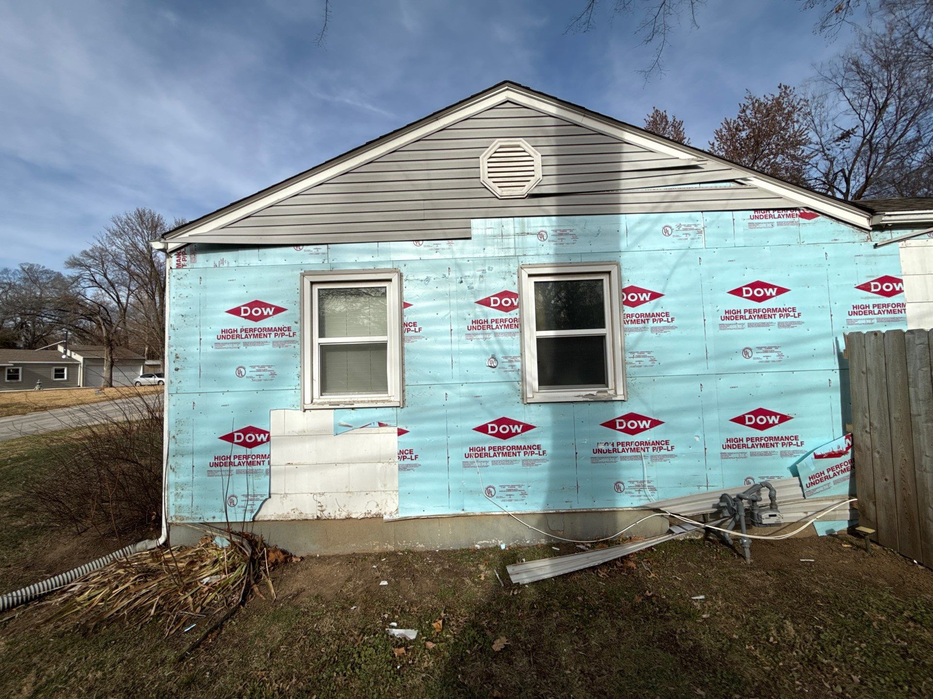 A whole new look for this Gladstone Home by EEC Windows, Siding & Roofing