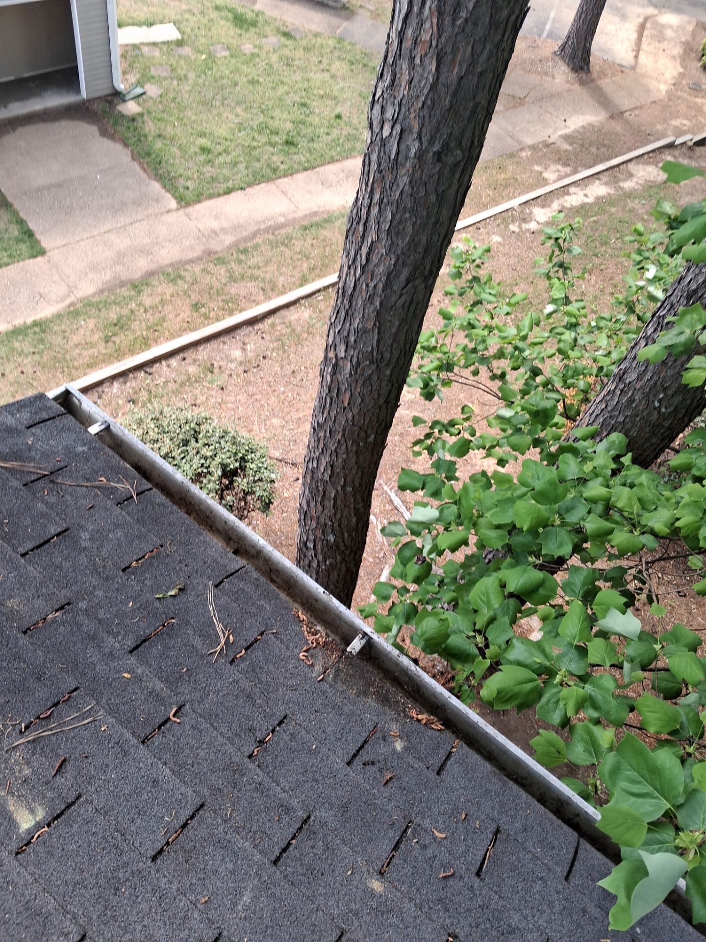 HOA gutter cleaning after photo.
