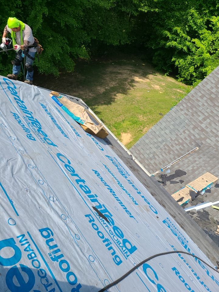 Clifton - CertainTeed Landmark Charcoal Black by RM Banning, Inc.