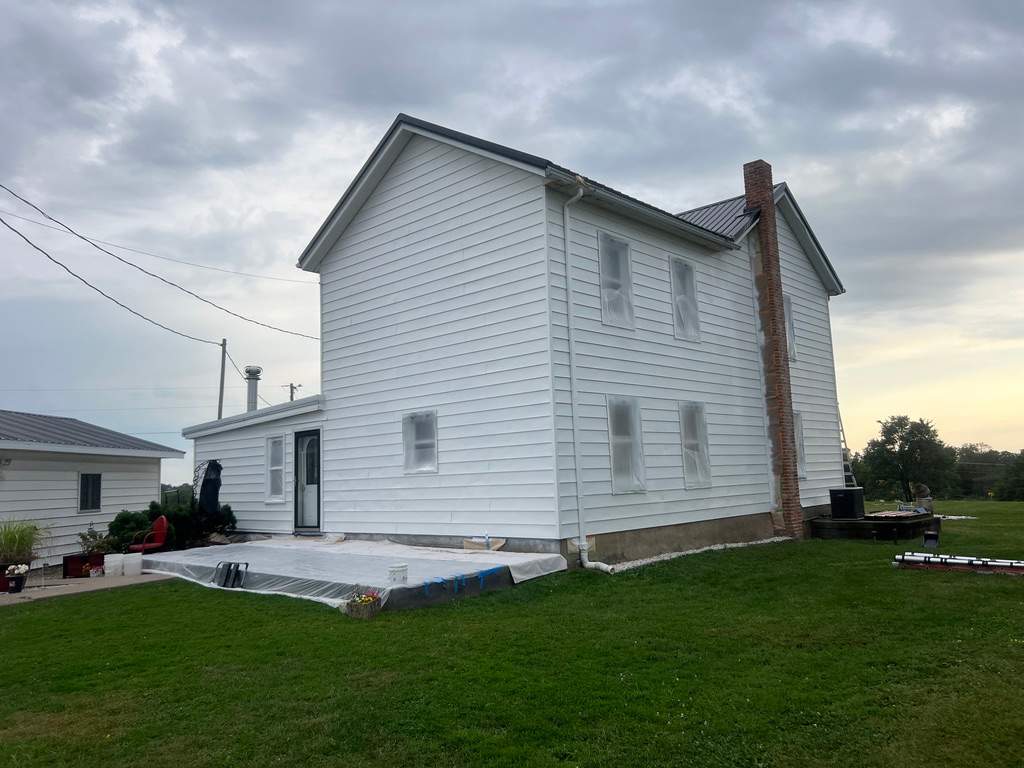 Exterior Flaking Siding - Overhaul by Grandview Painting
