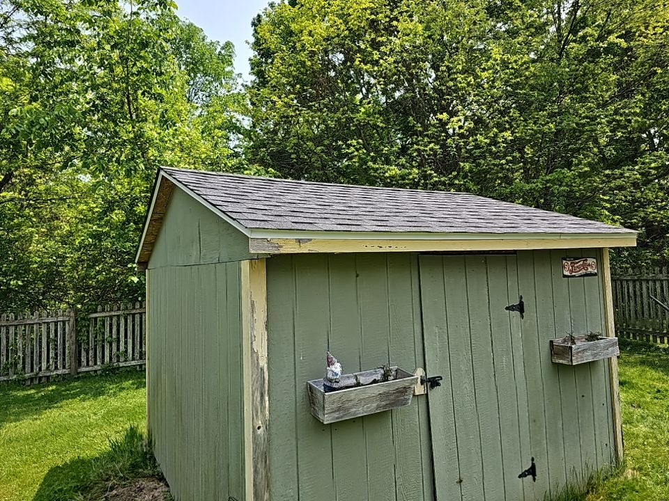 ATLAS PINNACLE COLOR: PRISTINE BLACK by Eagle Eye Roofing