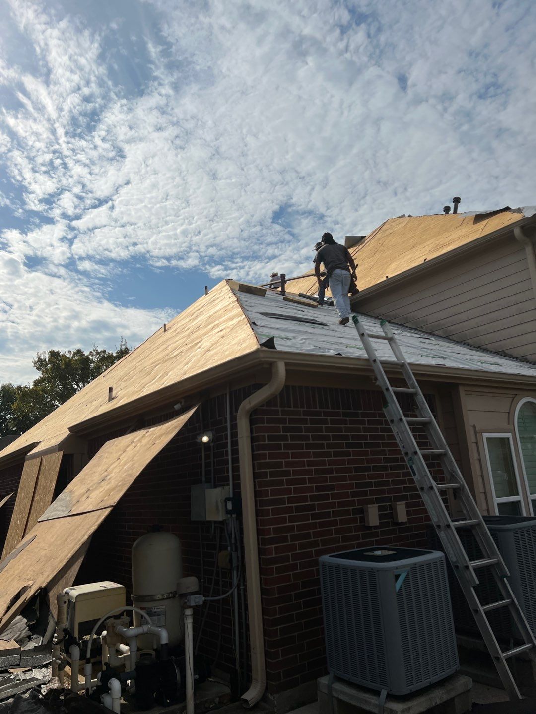 GAF HDZ - Weathered Wood by Elite Roofing LLC