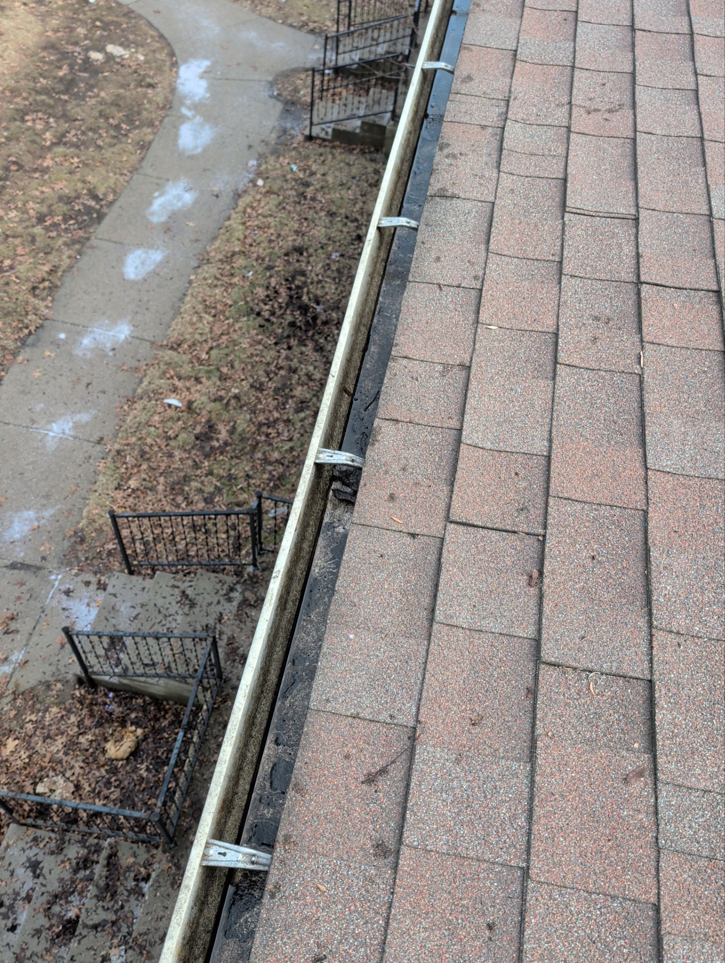 HOA gutter cleaning after photo.
