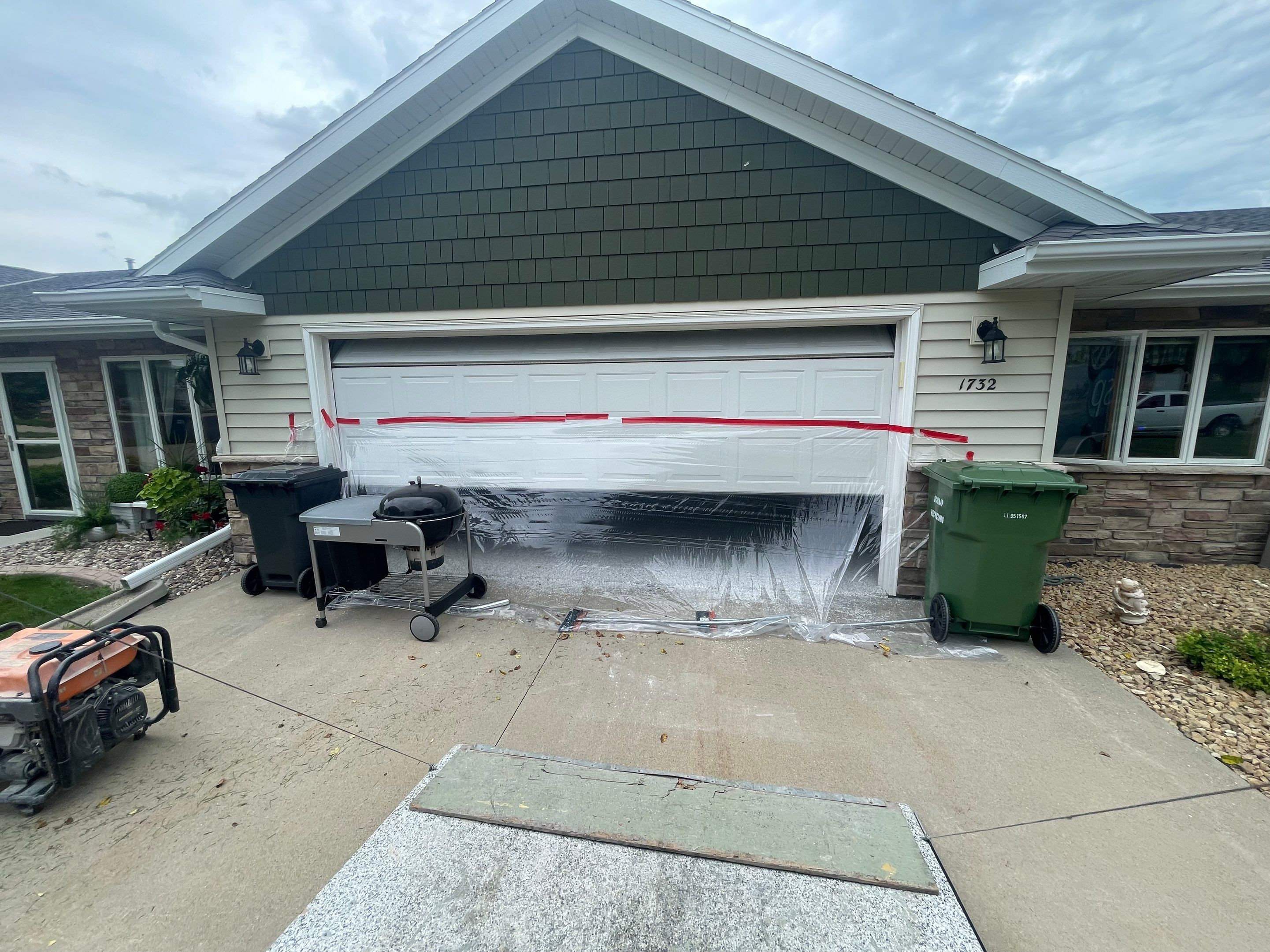 Coyote Flake Garage Floor Coating in Worthington, Minnesota by Select Painting, Coatings & Garage Cabinets