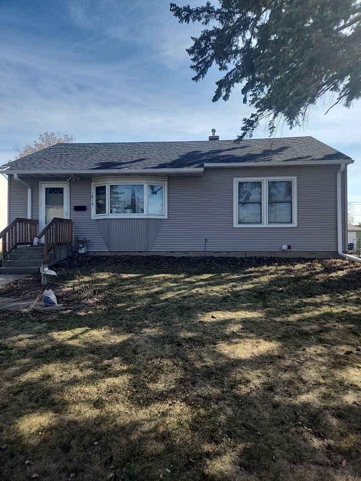 5" Gutters in St. Paul by Next Level Seamless Gutters / Exteriors Inc.