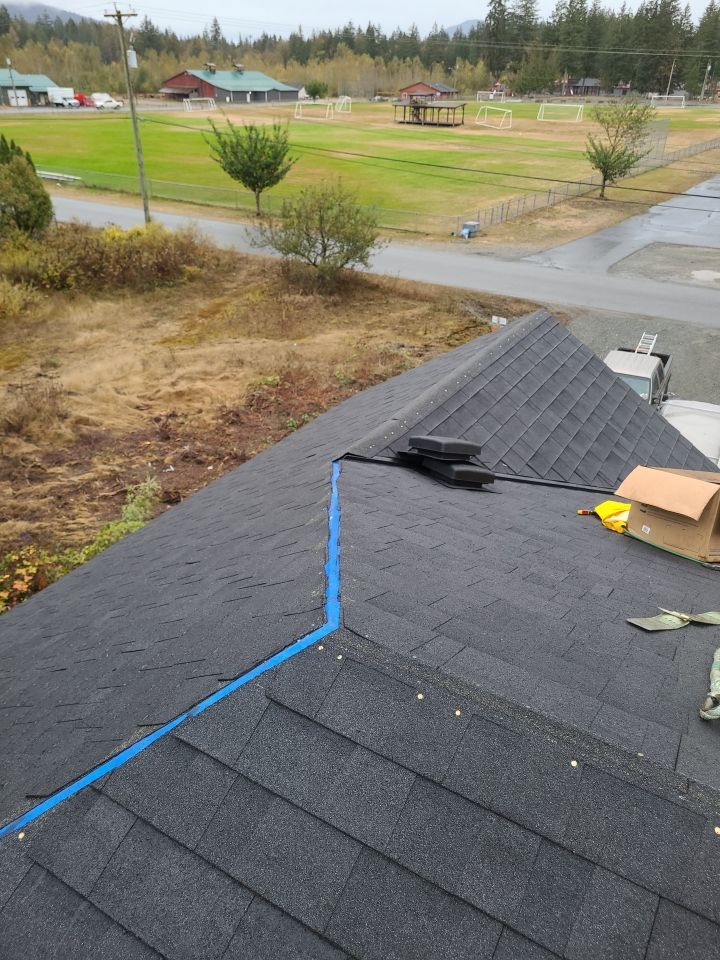 Residential Roofing Installation using OC Oakridge shingles by Top Notch Roofing Inc