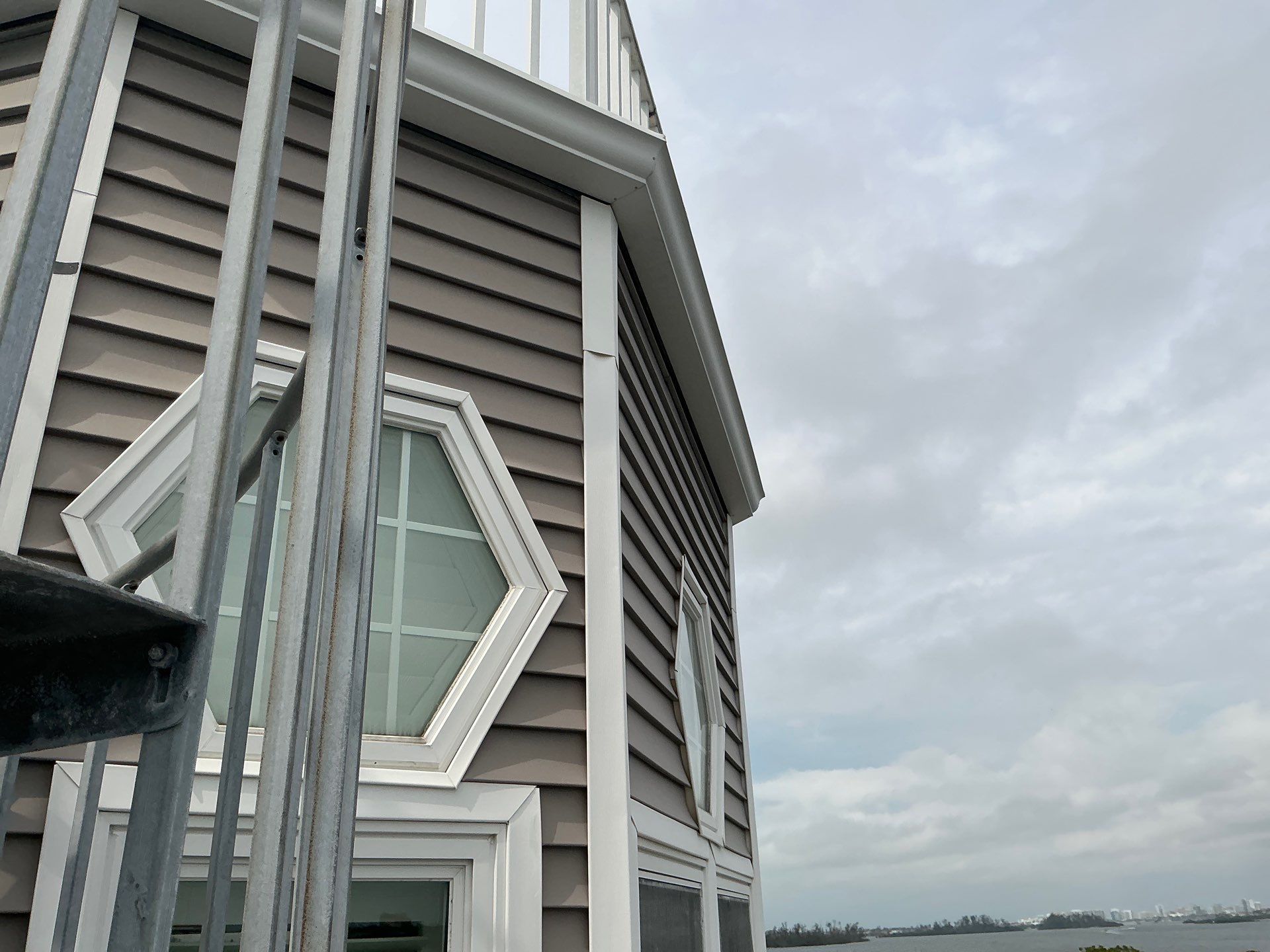 Assessment of the Condition of Gutters and Soffit and Fascia in Siesta Key FL by Gutter Professors