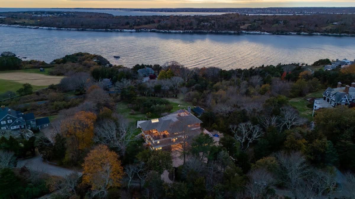 Jamestown Private Residence - Custom Home Build by Rinaldi Brothers