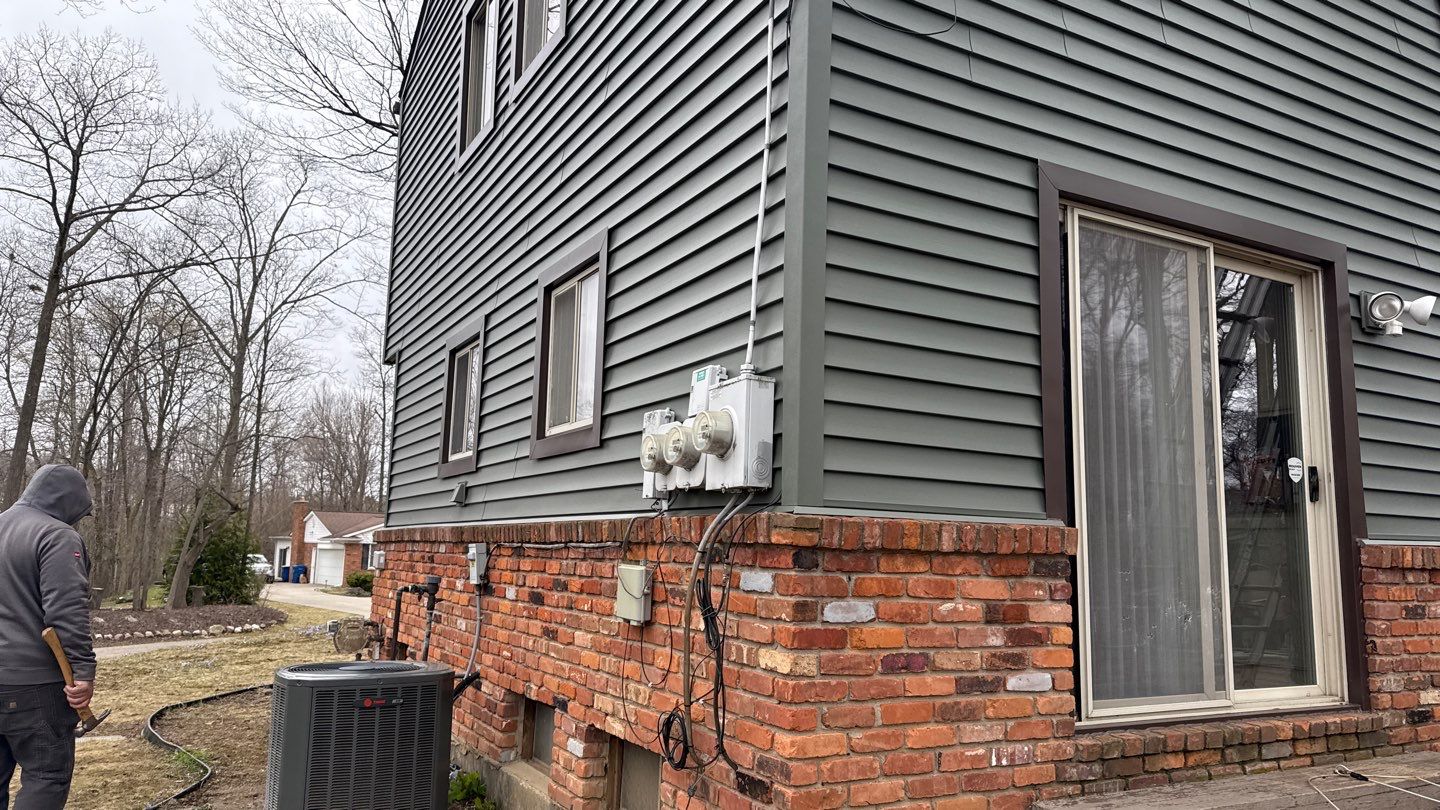 Siding Replacement using Alside Charter Oak D4.5" Deep Moss by 180 Contractors