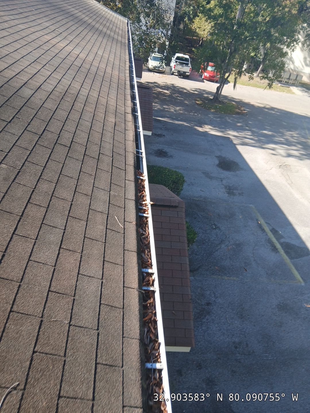 Commercial gutter cleaning Charleston before photo with filled gutters