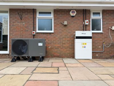 π Going fully renewable β heat pump, solar PV and battery storage working together