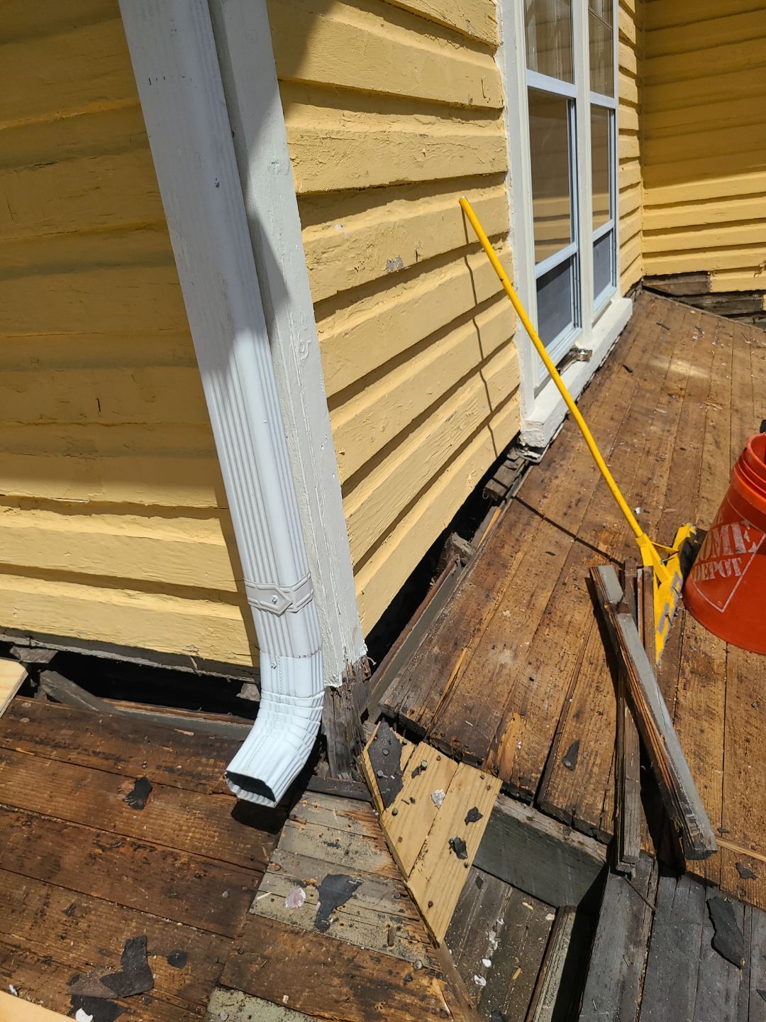 Arlington: CertainTeed Landmark Designer Shingles in Moire Black by RM Banning, Inc.