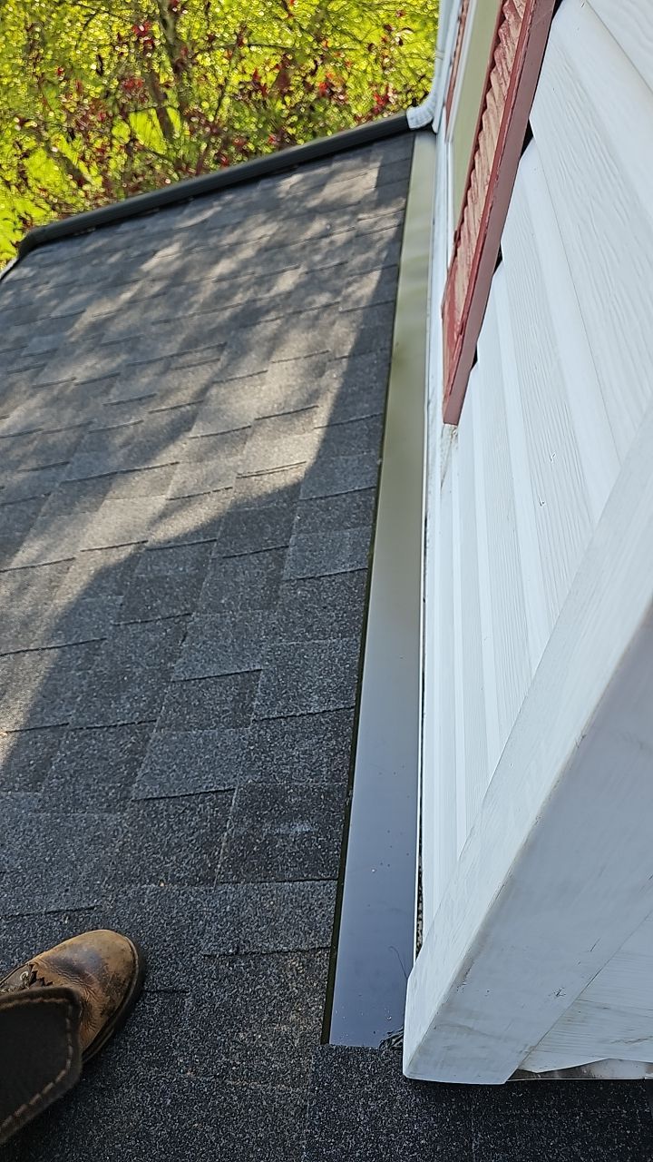 ATLAS PINNACLE COLOR: BLACK SHADOW DRIP EDGE: WHITE by Eagle Eye Roofing