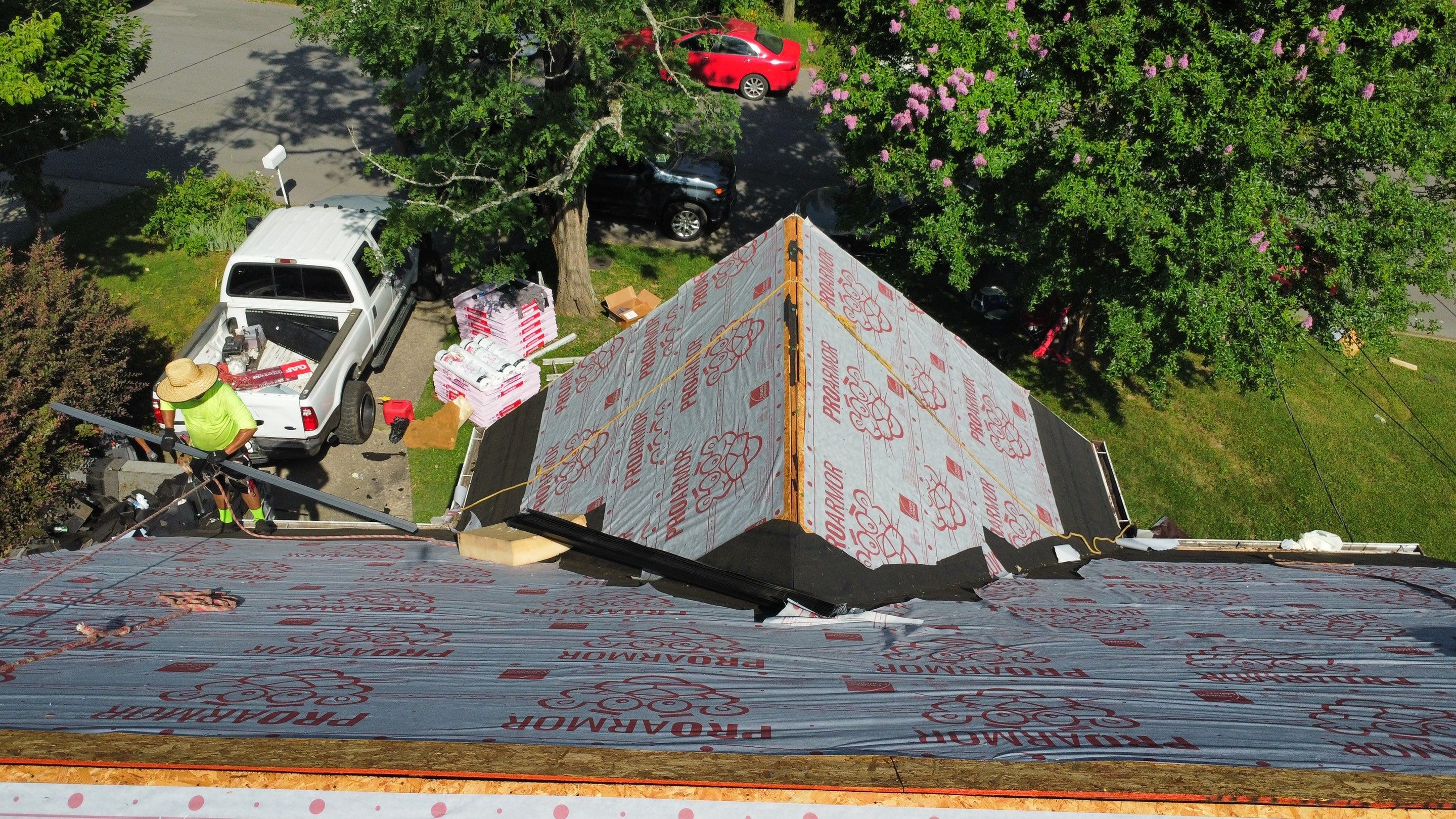 Residential Roofing Installation using Owens Corning Oakridge Roofing System by Undersun Roofing 