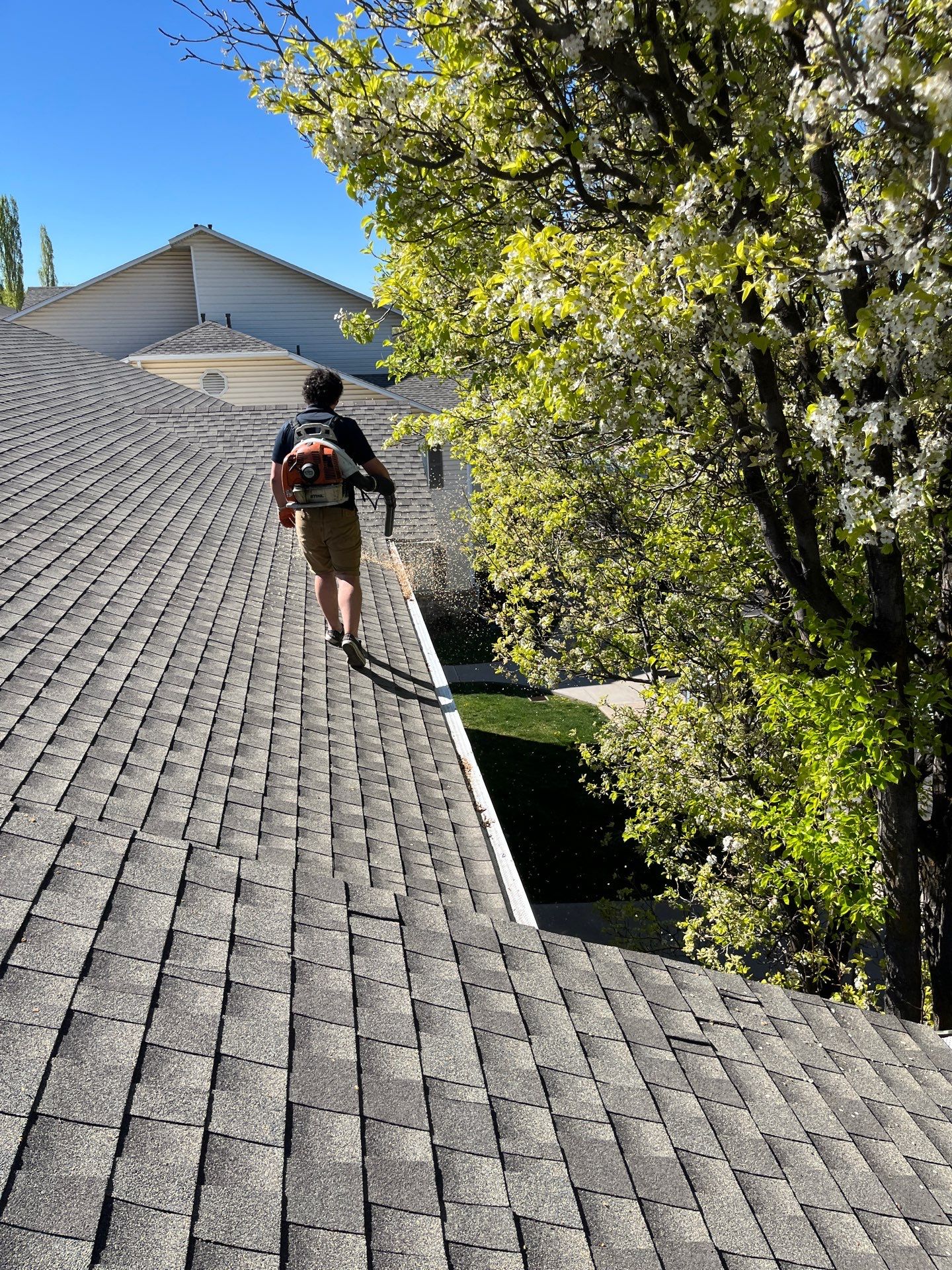 Commercial gutter cleaning Bozeman, MT after photo with clean gutters