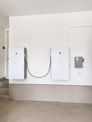 Residential Solar Panel and Tesla Powerwall 3 Battery System Installation
