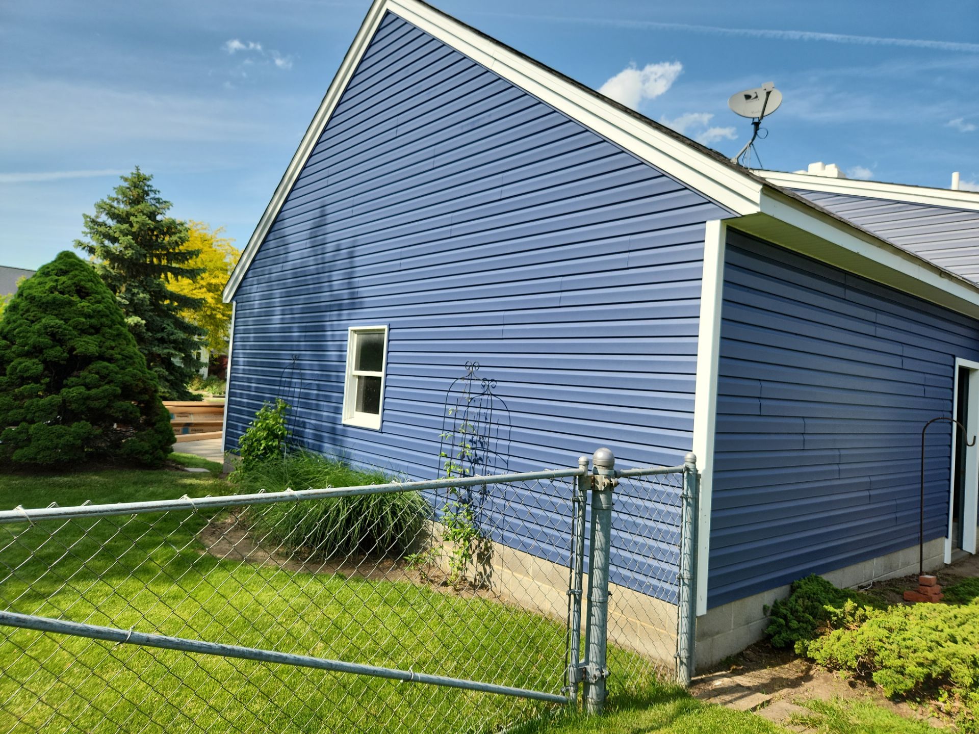 CertainTeed Restoration, Color, Midnight by Eagle Eye Roofing