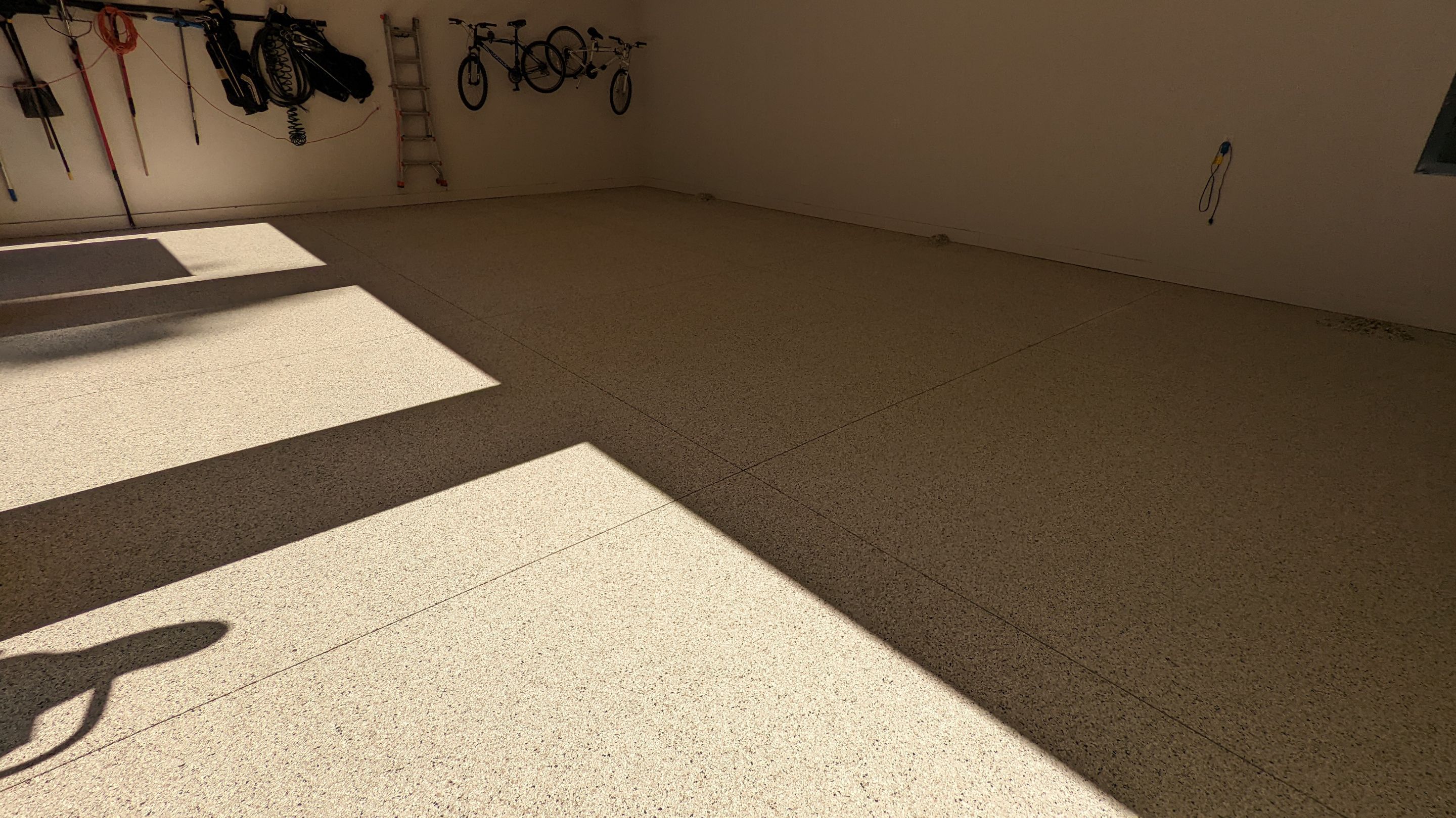 Driftwood Flake Garage Floor Transformation in Coeur d'Alene by Croc Coatings, LLC