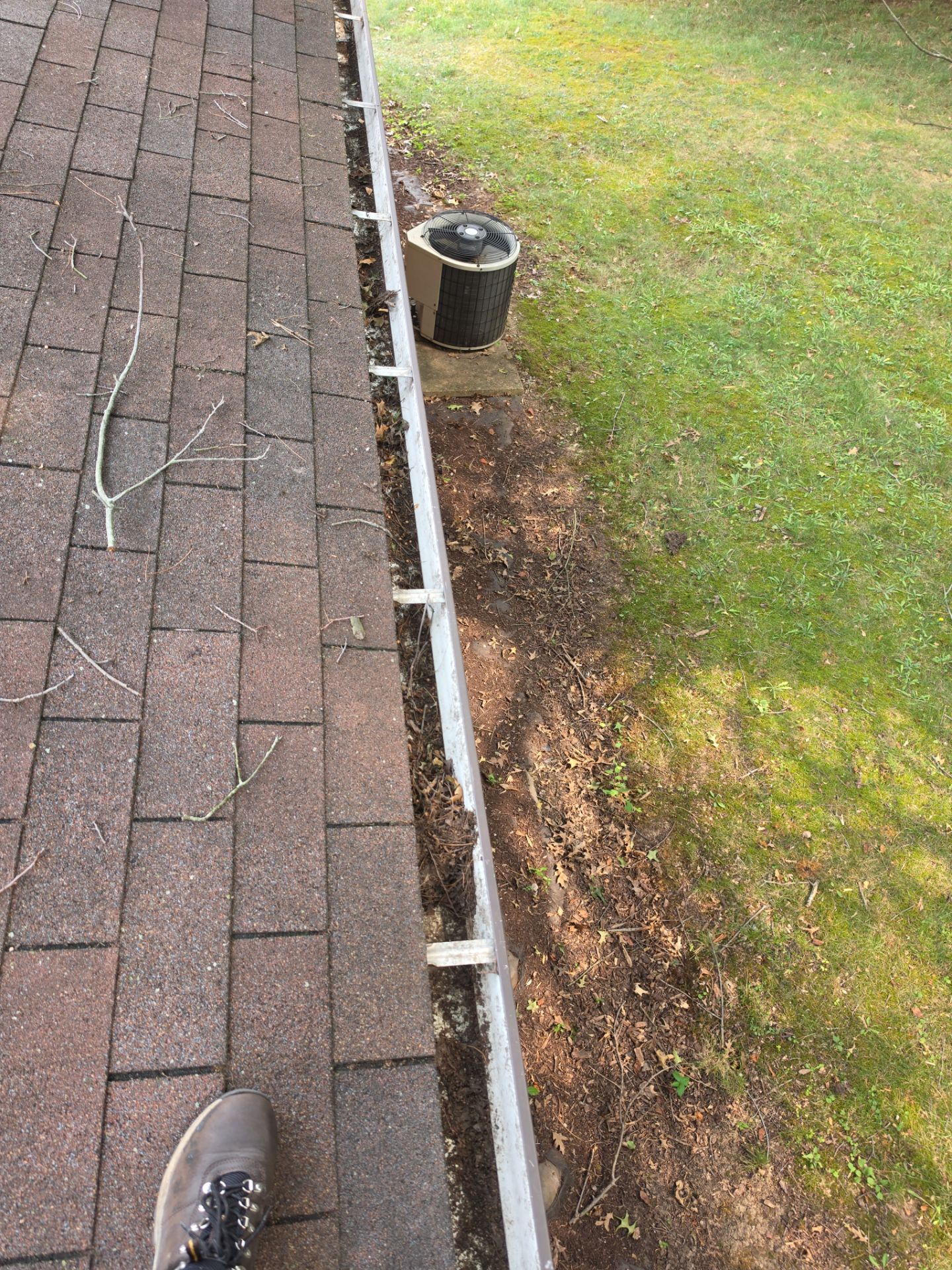 Commercial gutter cleaning Georgia before photo with filled gutters