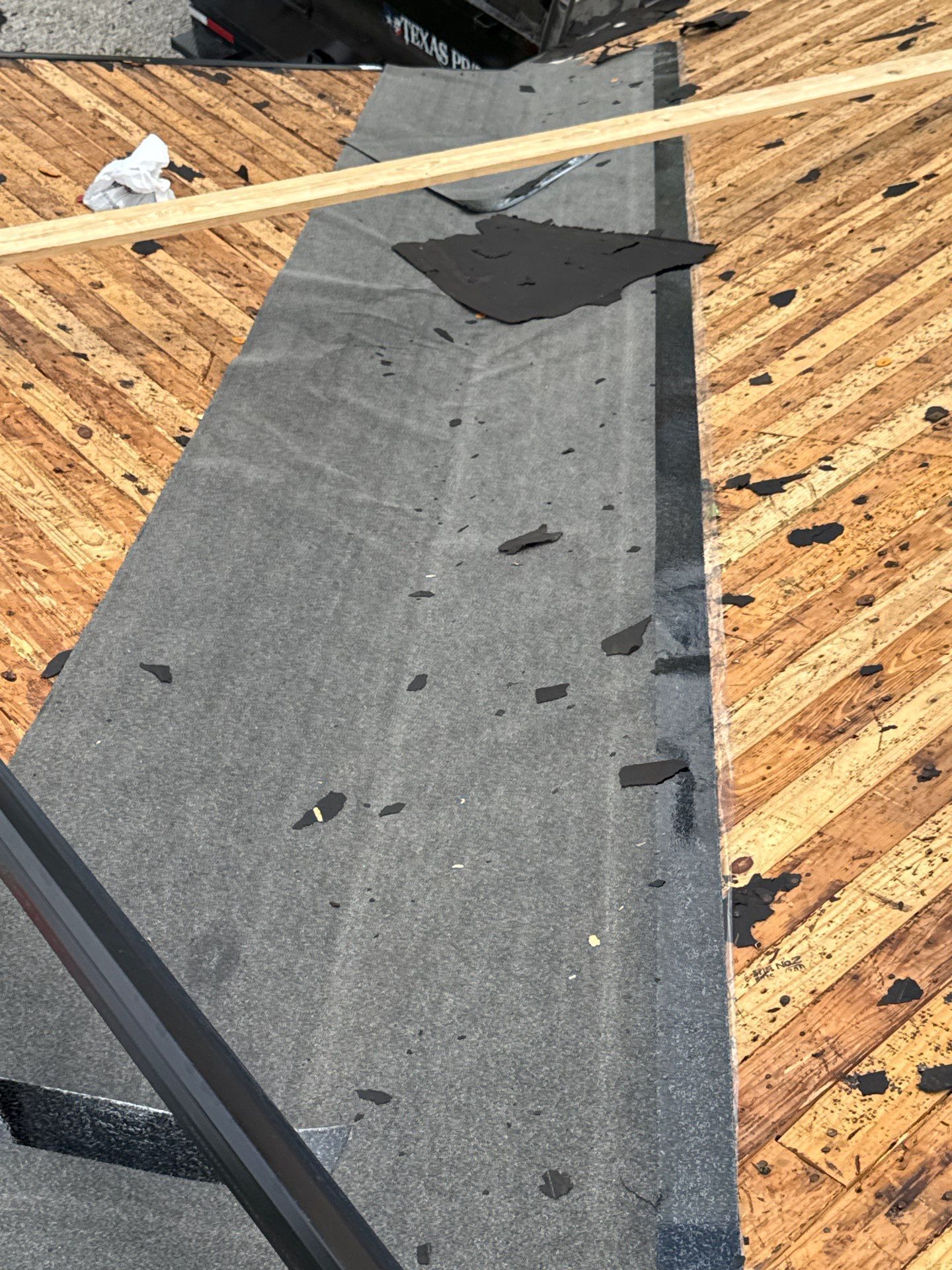 Roof Replacement louise by Roof Repair Company