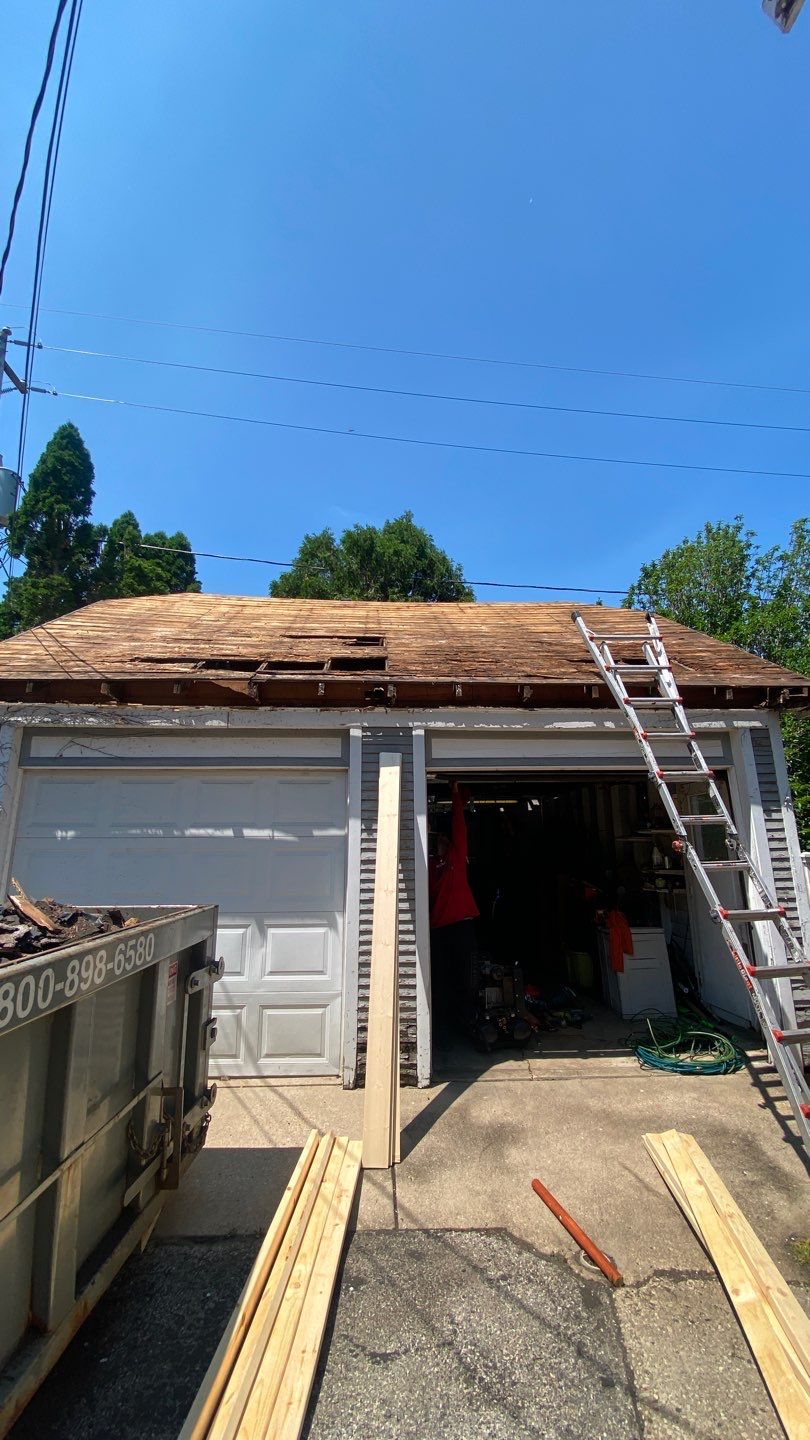 Asphalt Roof, Vinyl Siding, and Aluminum Gutter Replacement by Custom Installations