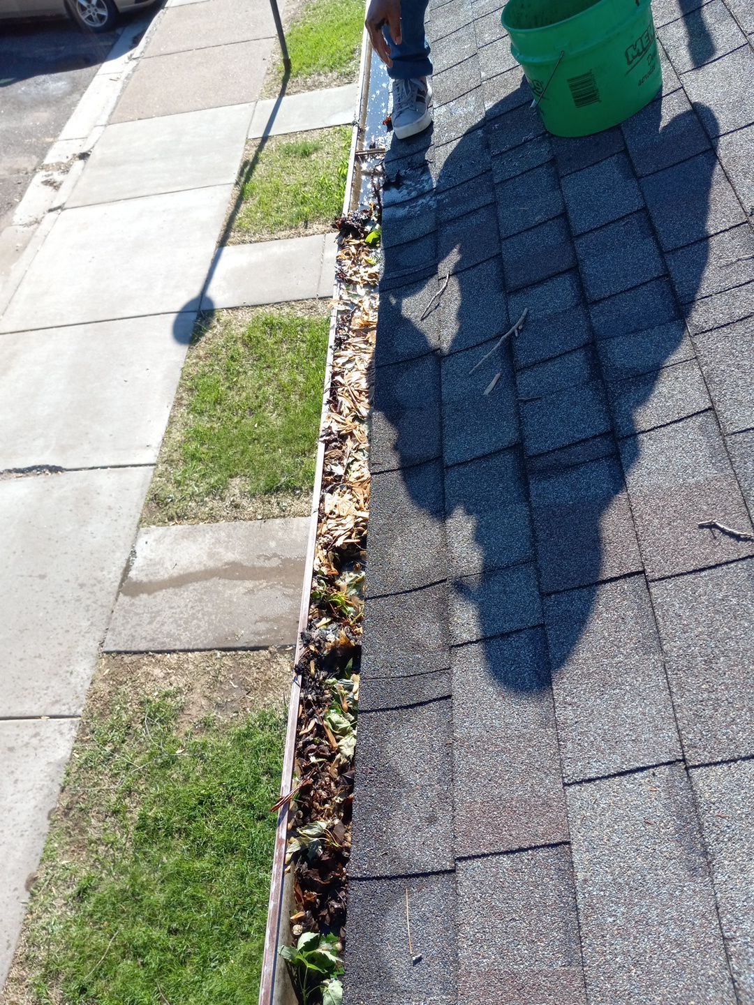 Commercial gutter cleaning Wisconsin before photo with filled gutters