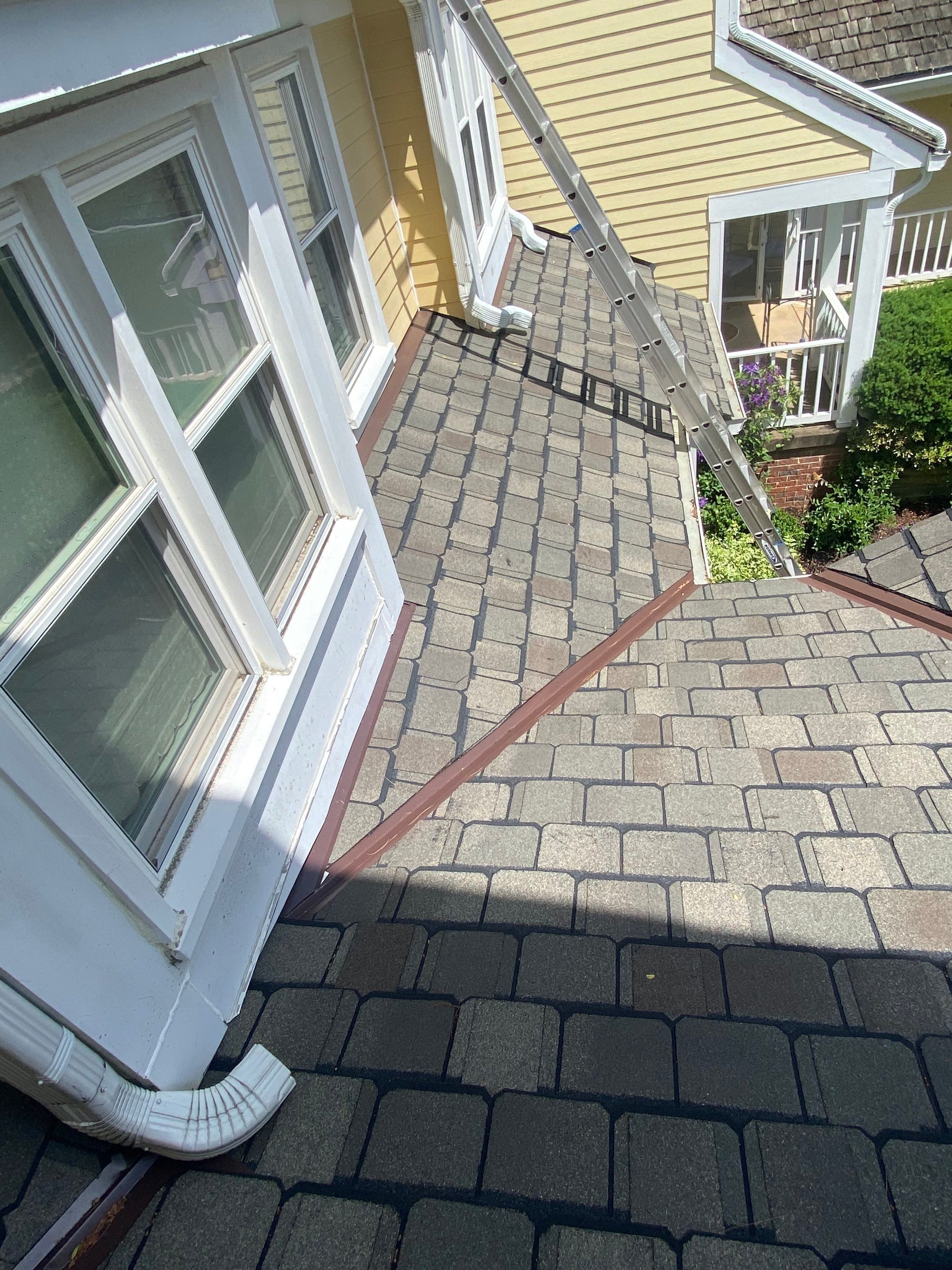 Arlington: CertainTeed Grand Manor Designer Shingles in Weathered Wood by RM Banning, Inc.